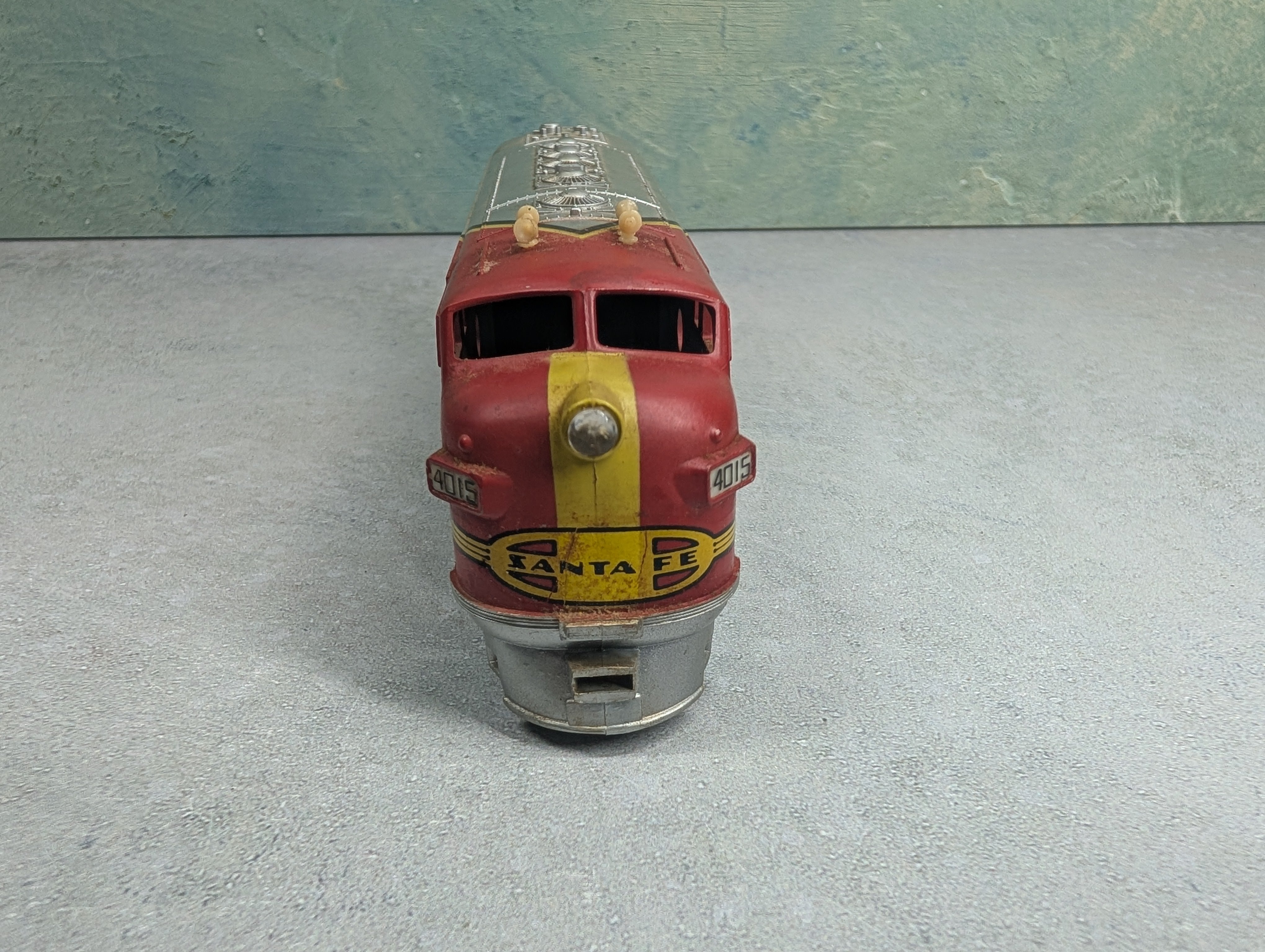 USED Tyco HO Scale Diesel Locomotive Santa Fe ATSF #4015 Unpowered