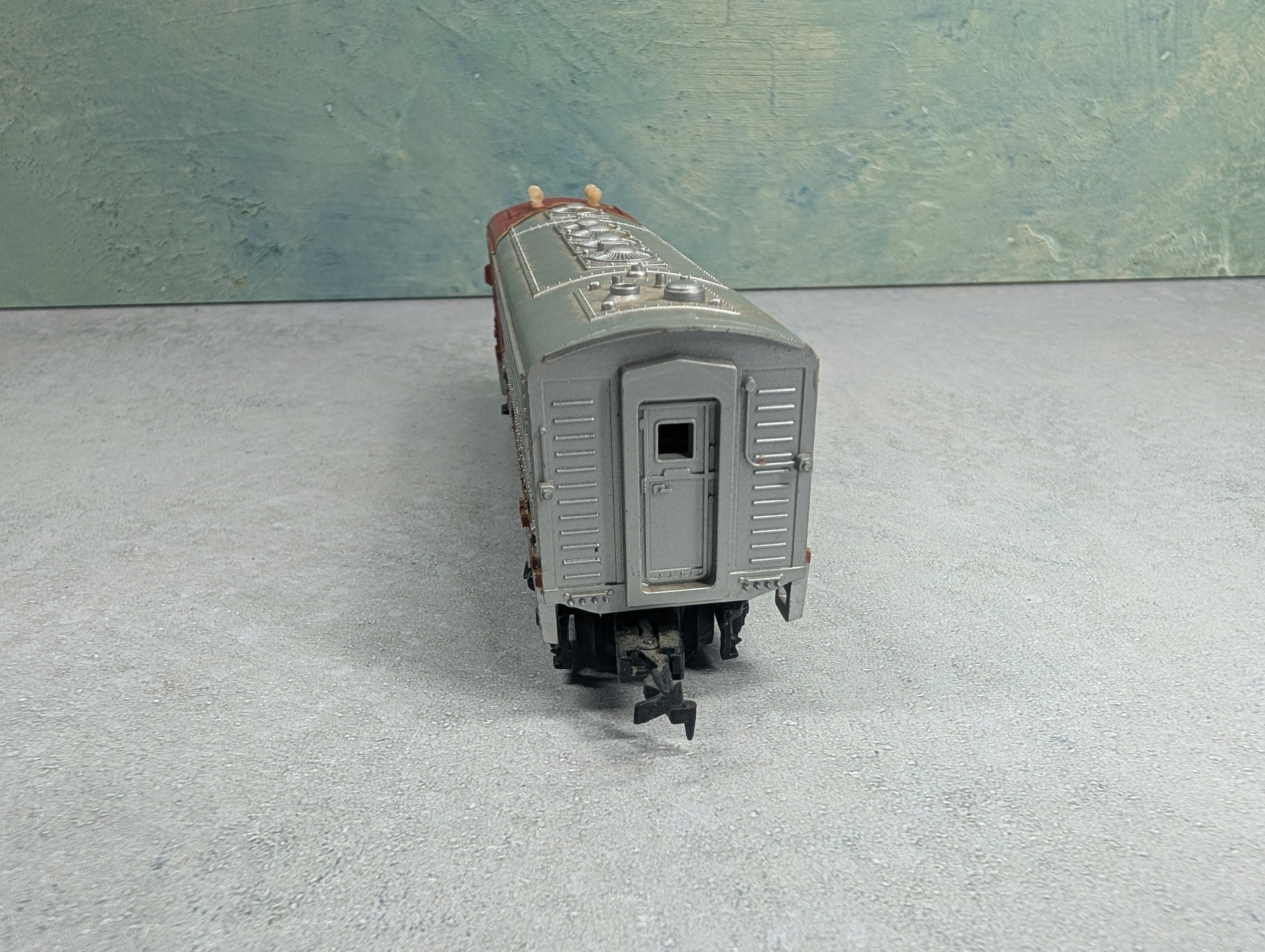 USED Tyco HO Scale Diesel Locomotive Santa Fe ATSF #4015 Unpowered