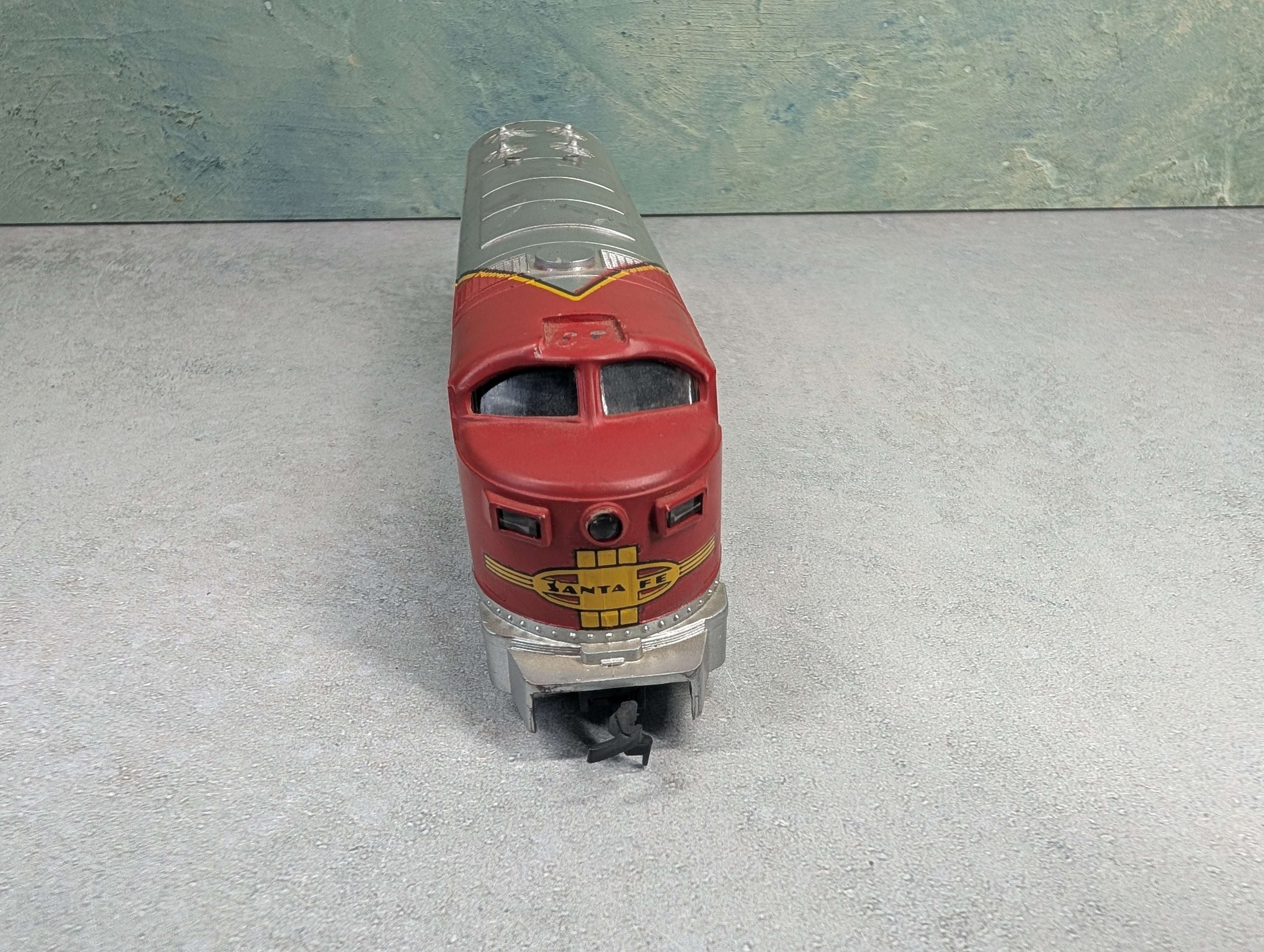 USED HO Scale C-Liner Diesel Locomotive Santa Fe ATSF #5028 Unpowered