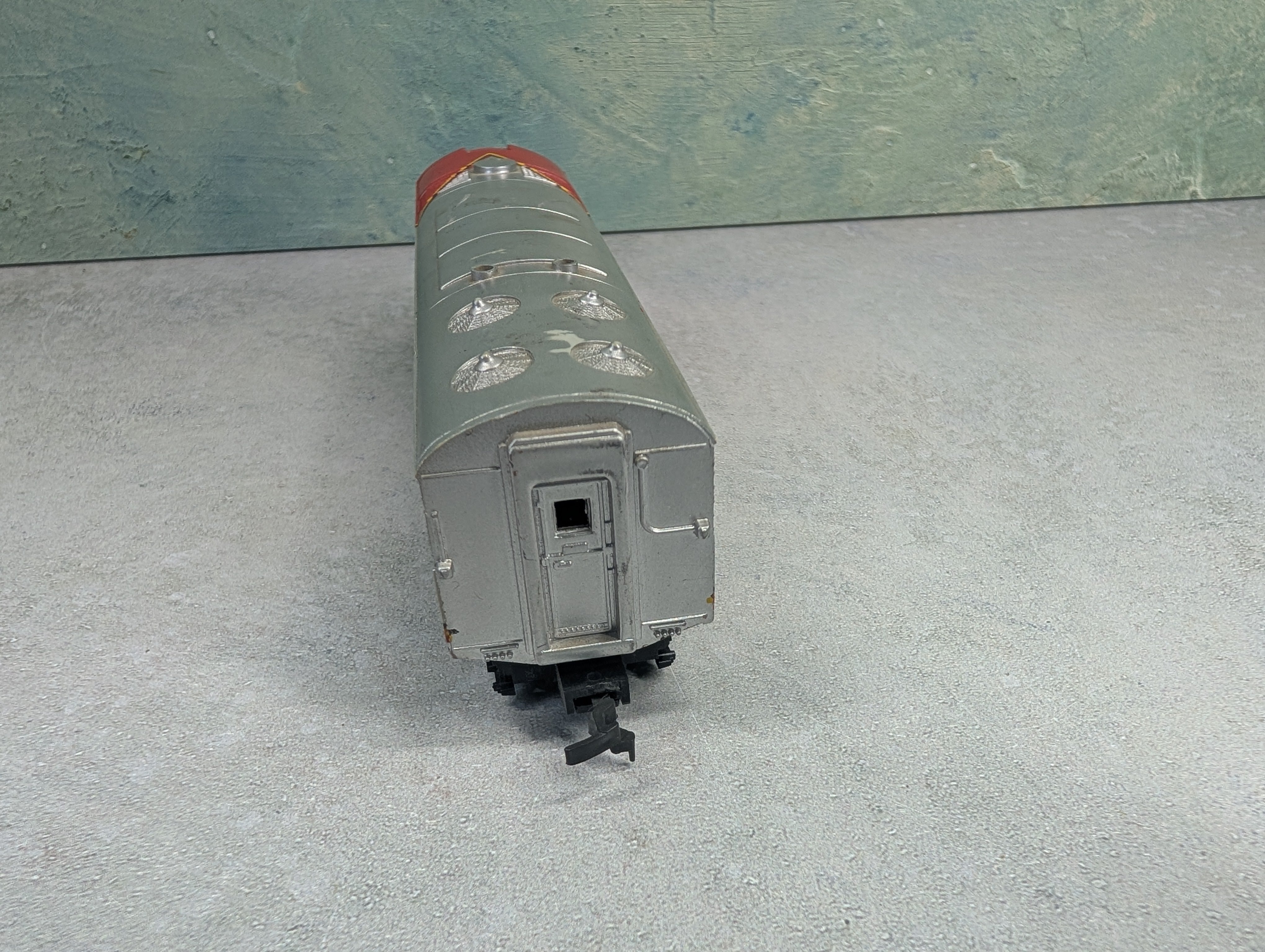 USED HO Scale C-Liner Diesel Locomotive Santa Fe ATSF #5028 Unpowered