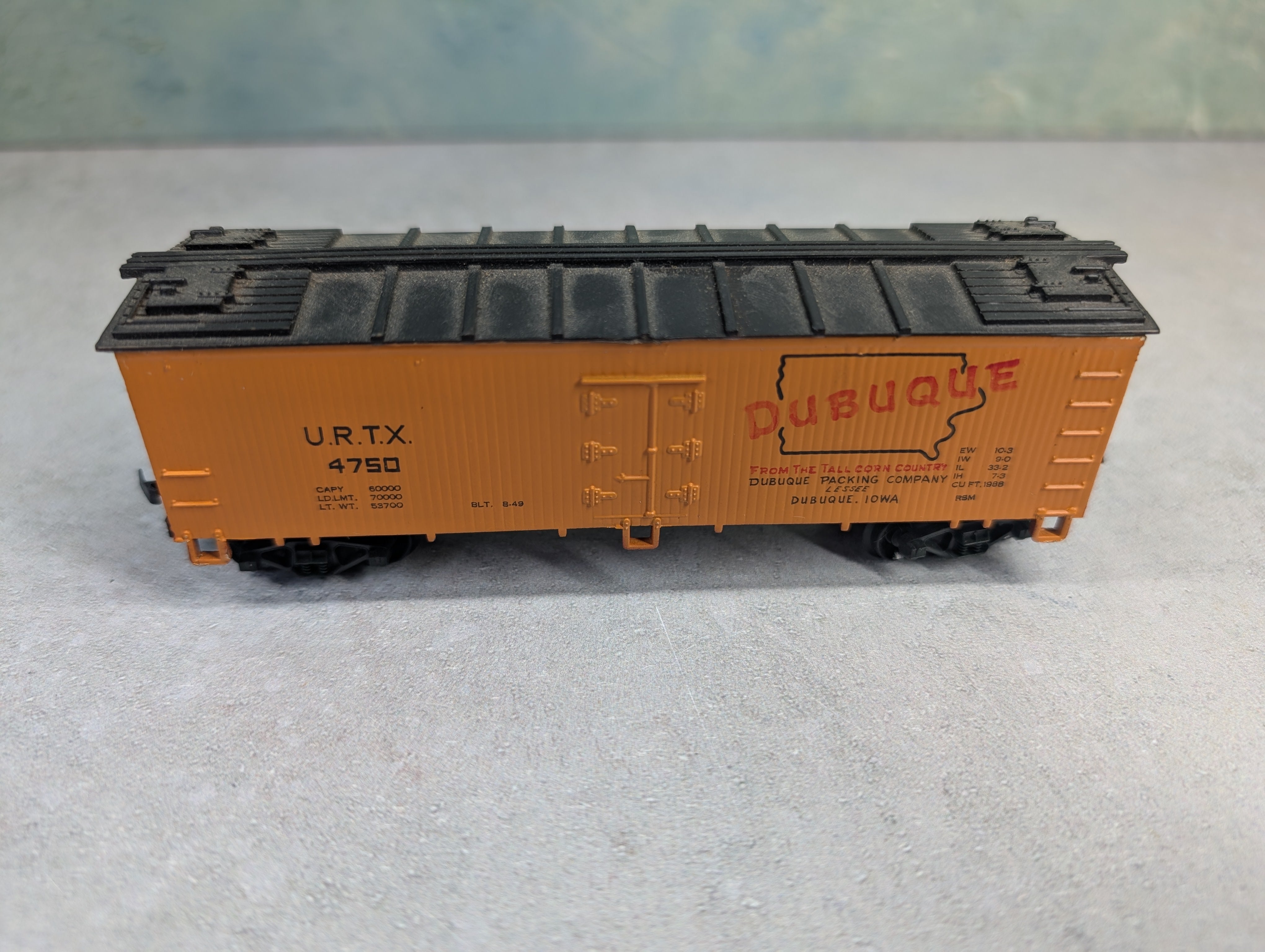 USED HO Scale Wooden Box Car Dubuque URTX #4750