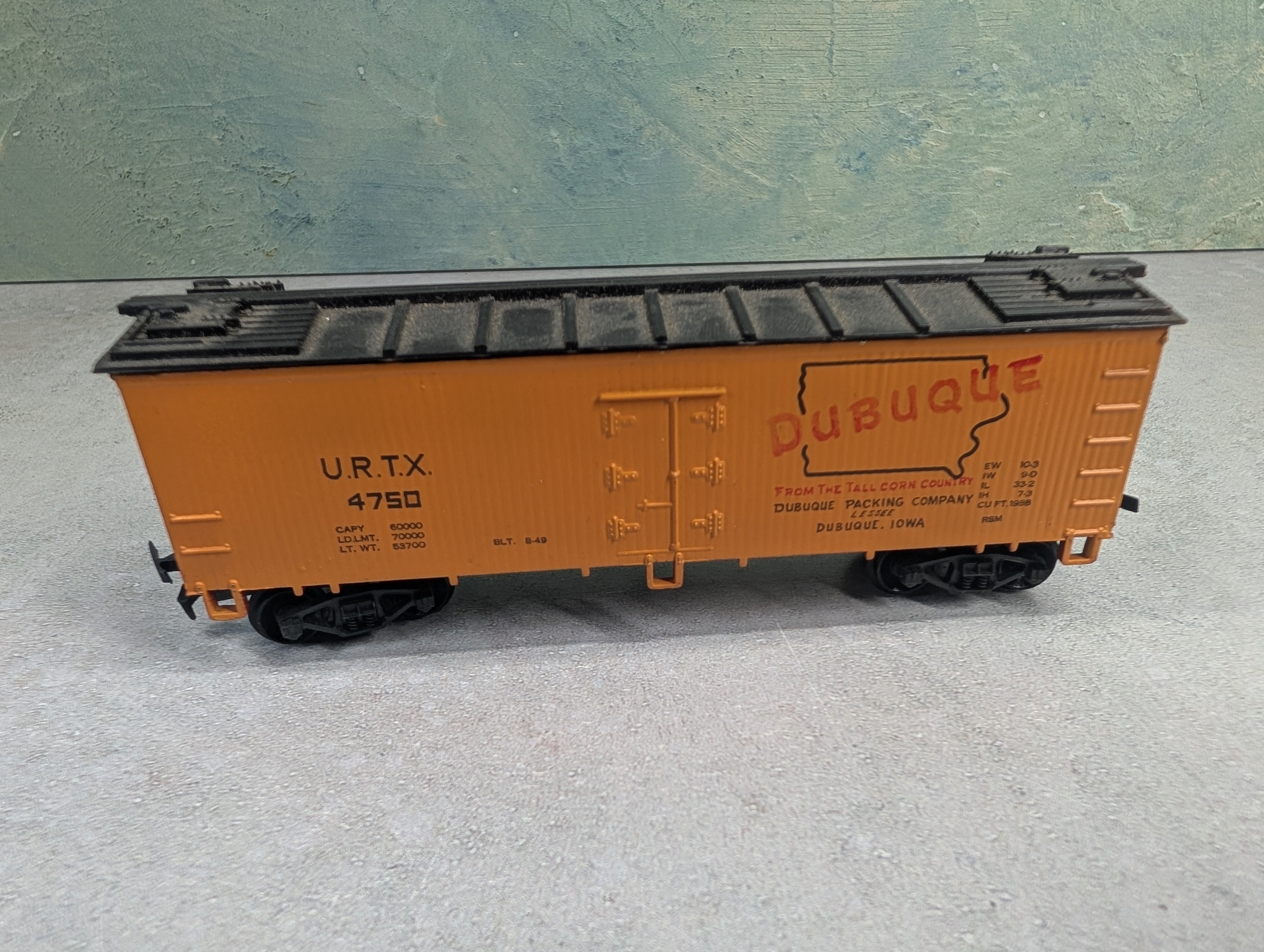 USED HO Scale Wooden Box Car Dubuque URTX #4750