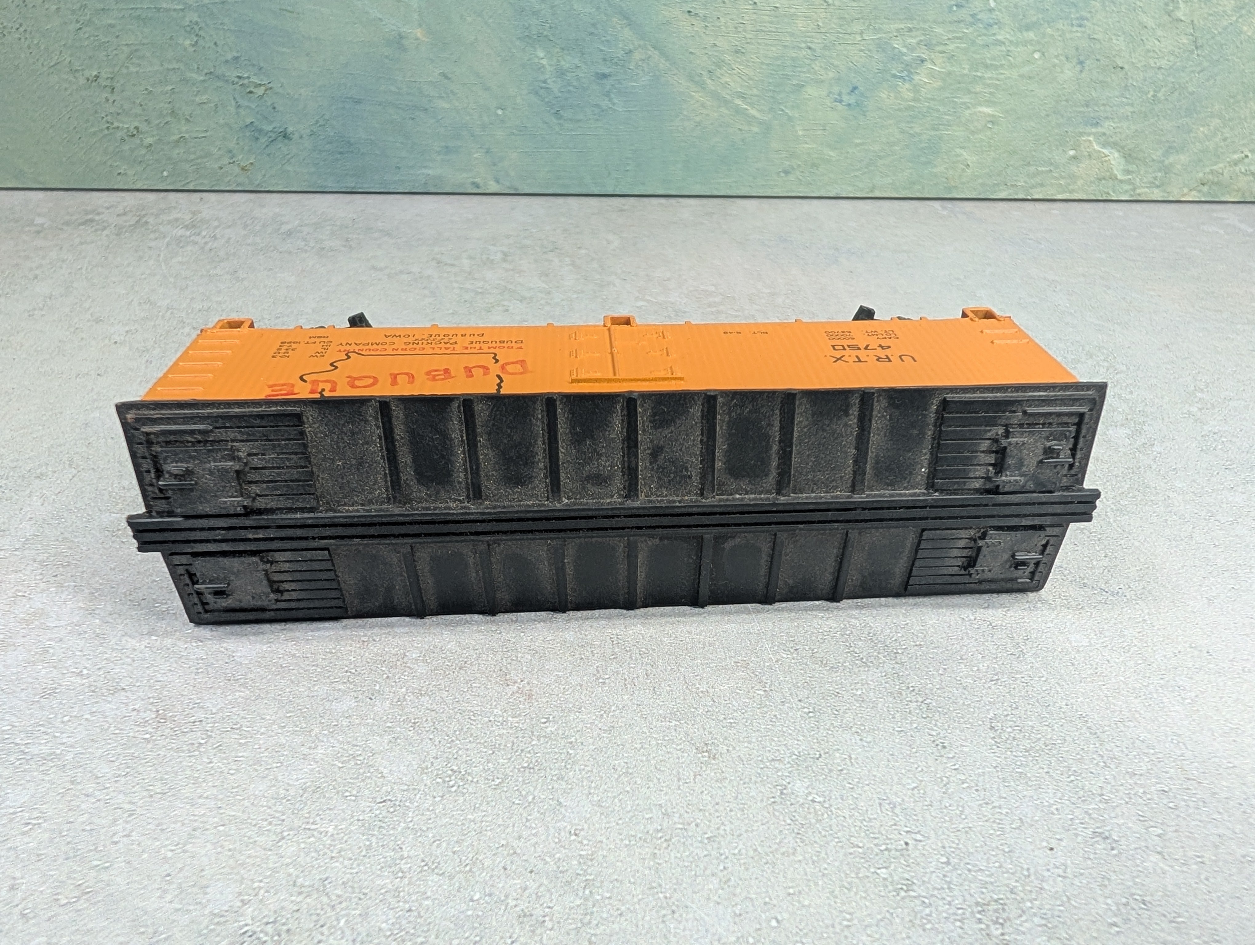 USED HO Scale Wooden Box Car Dubuque URTX #4750