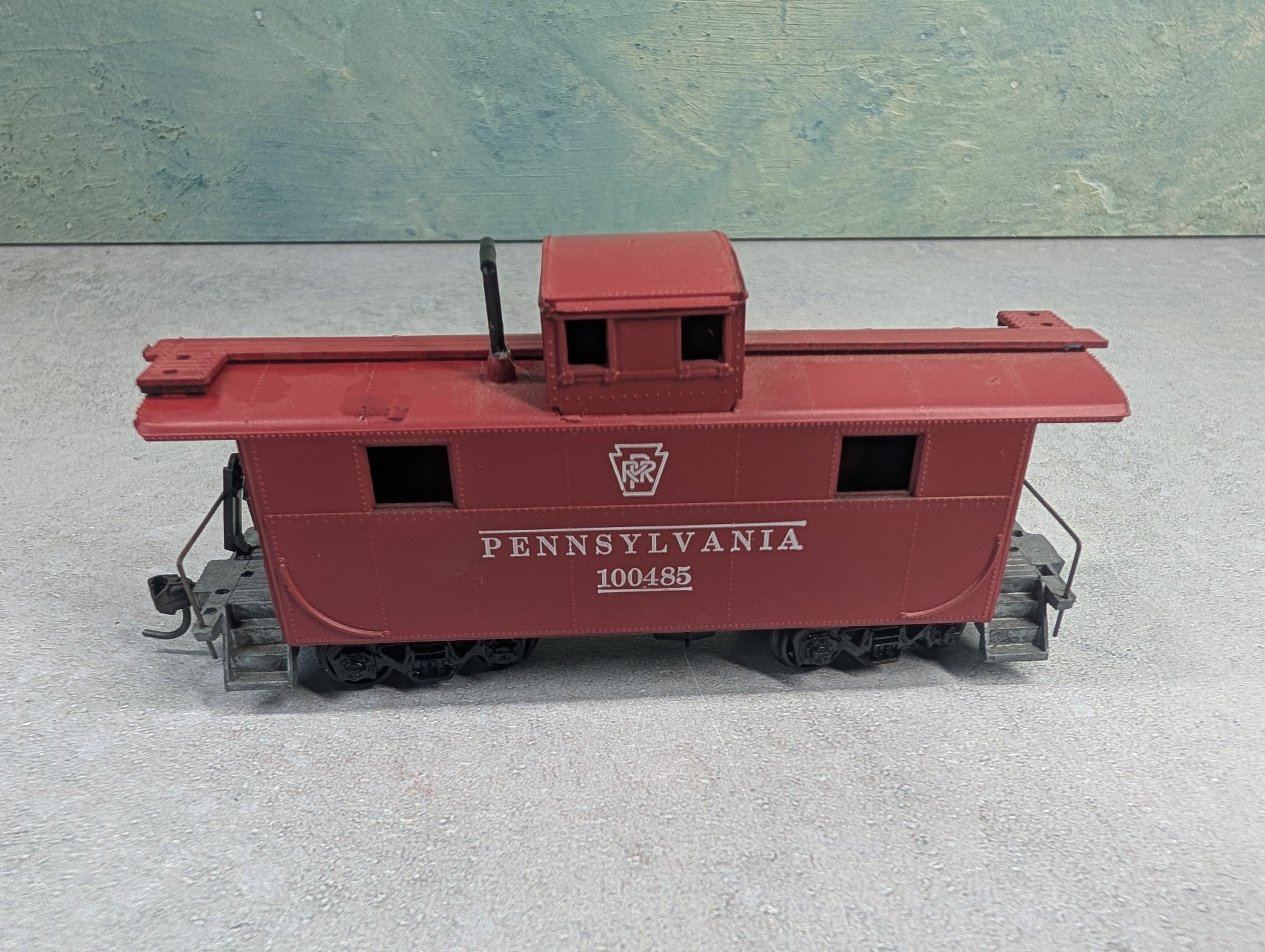 USED Roundhouse HO Scale Caboose Pennsylvania #100485