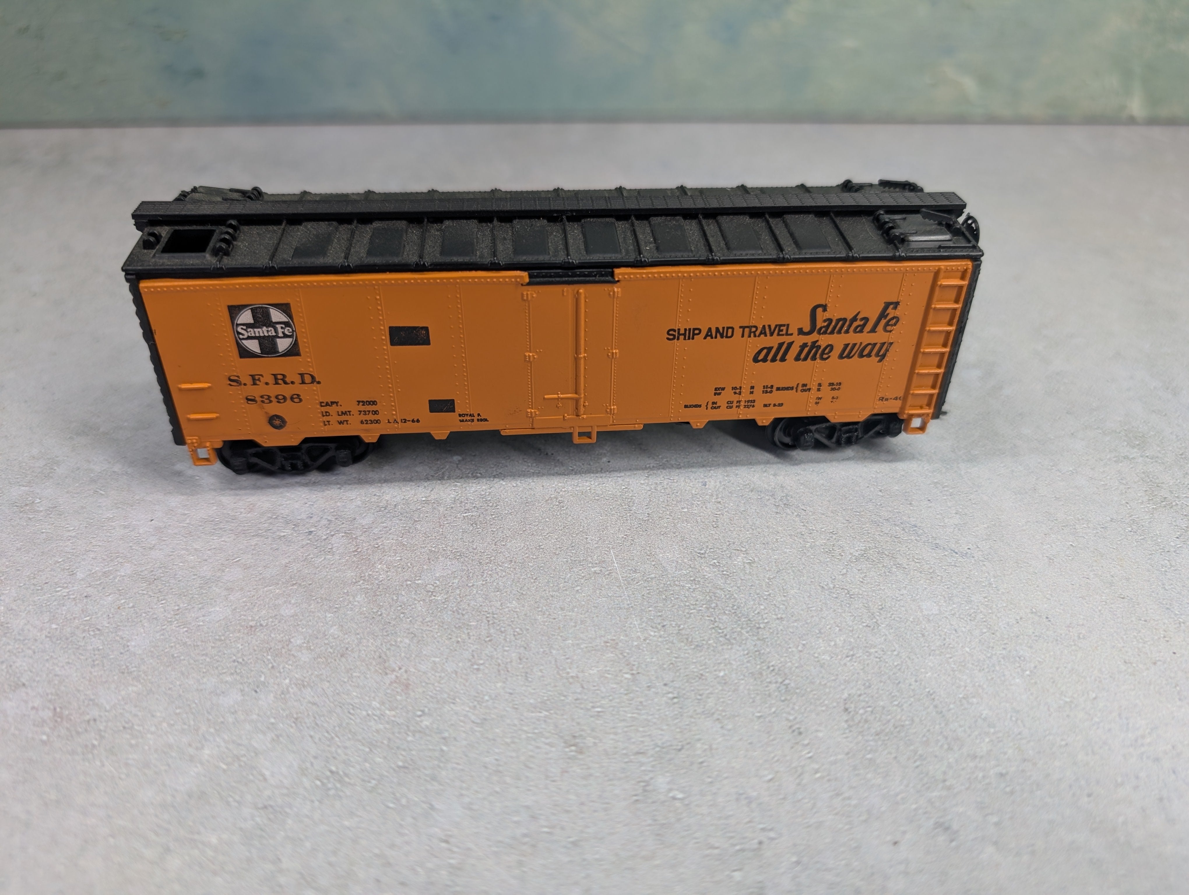 USED Athearn HO Scale Reefer Santa Fe SFRD #8396