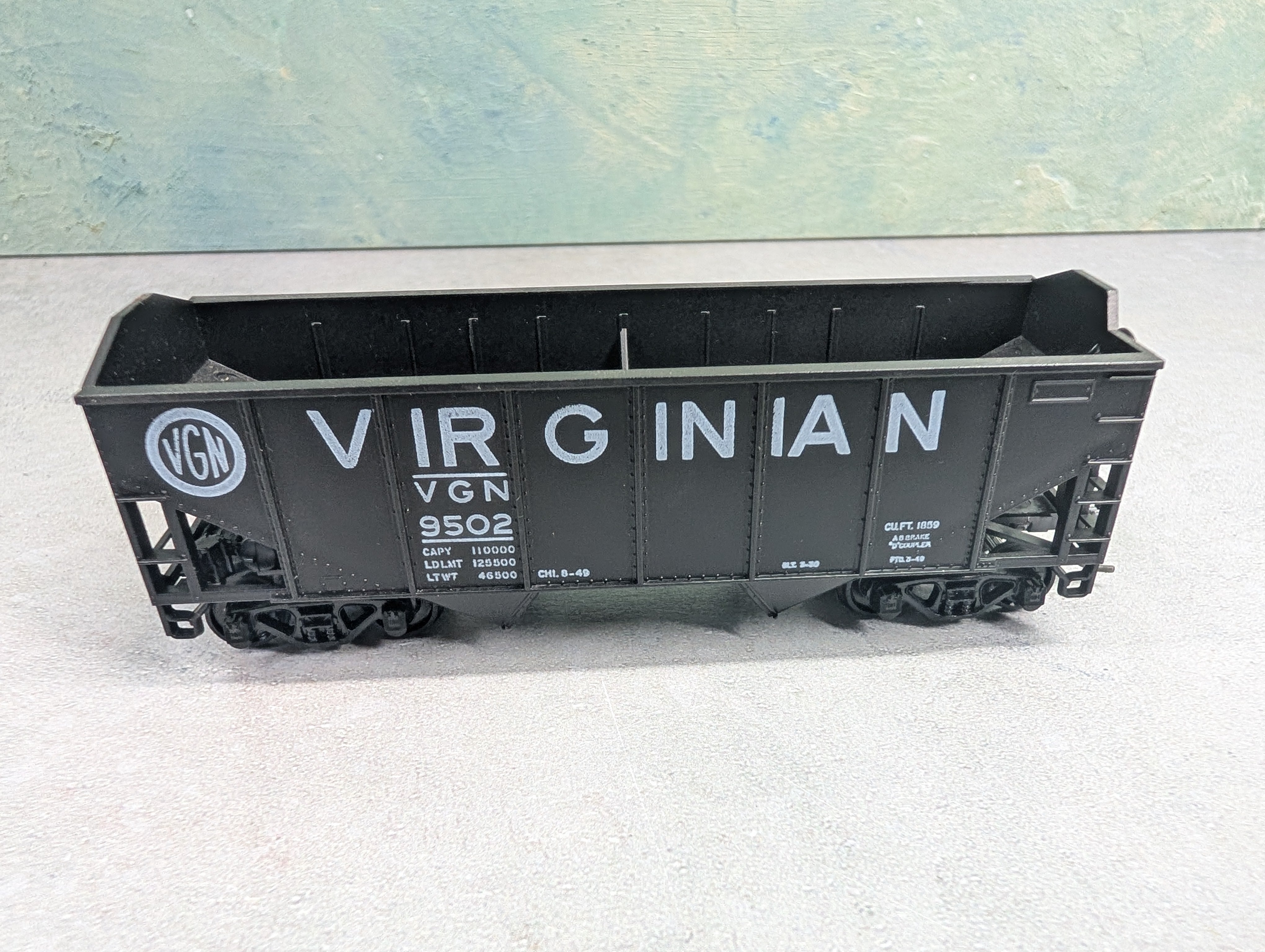 USED Athearn HO Scale 2 Bay Open Hopper Virginian VGN #9502