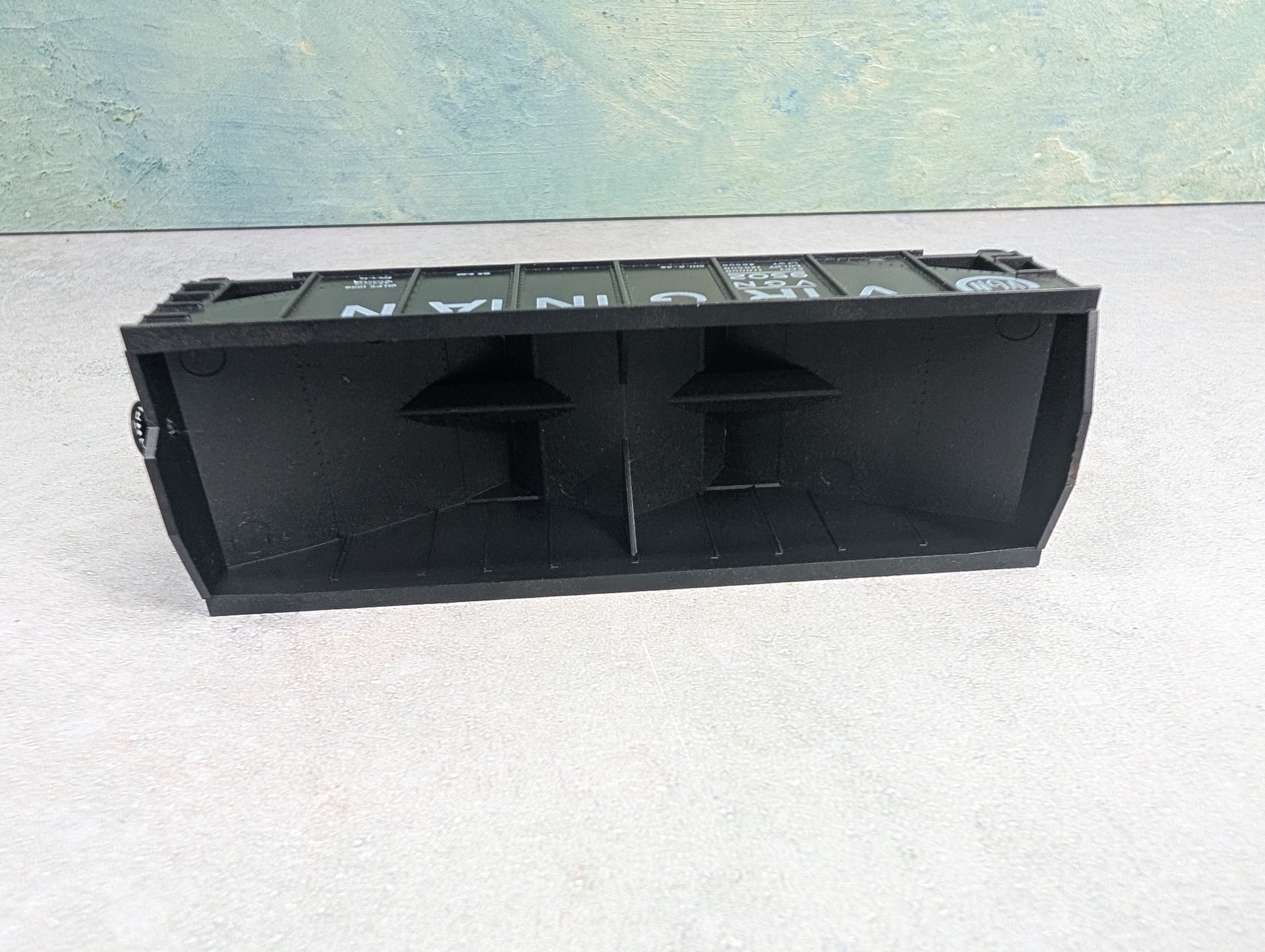 USED Athearn HO Scale 2 Bay Open Hopper Virginian VGN #9502