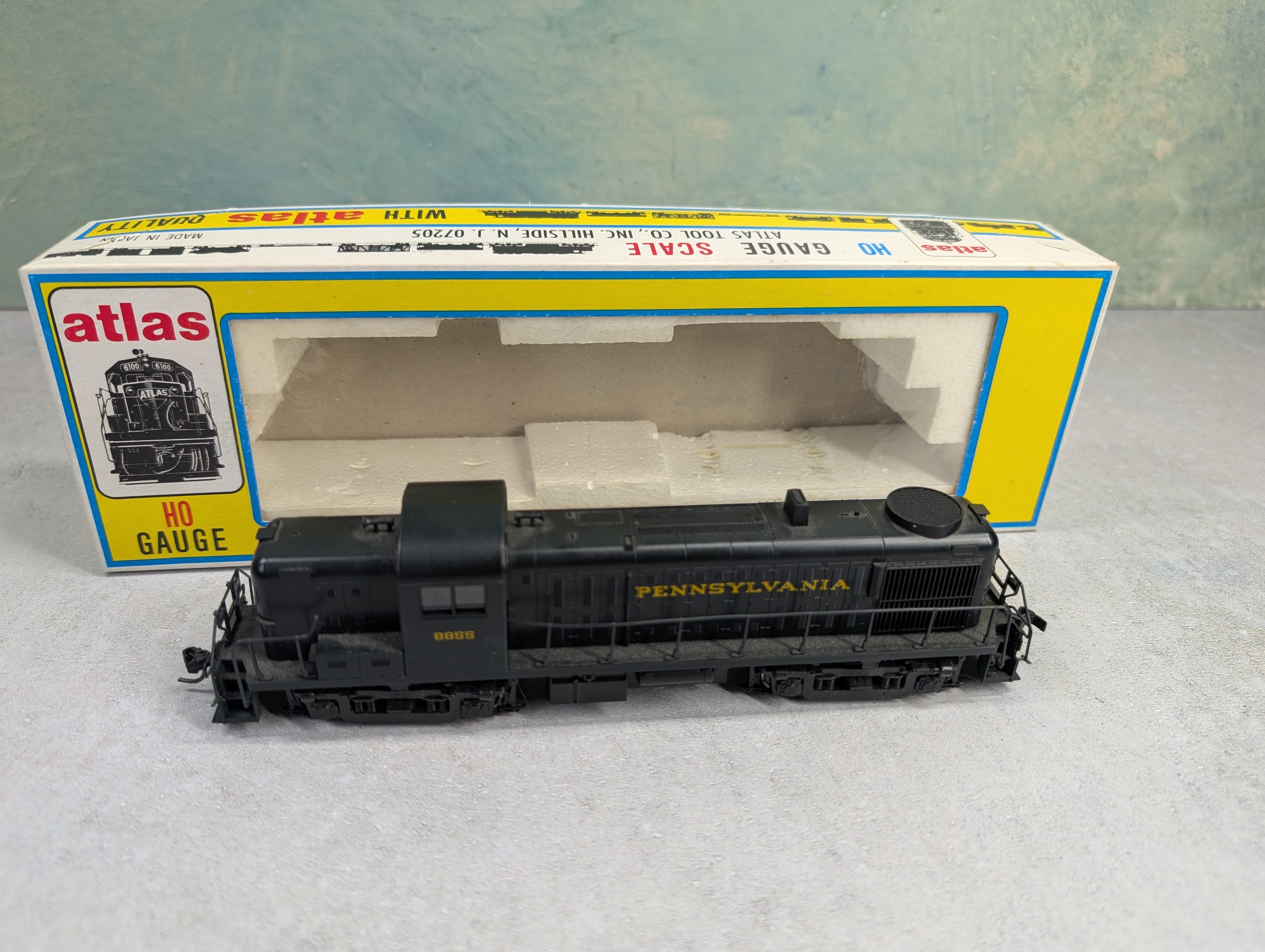USED Atlas 7075 HO Scale Kato RS-3 Diesel Locomotive Pennsylvania #8855 Runs Great DC