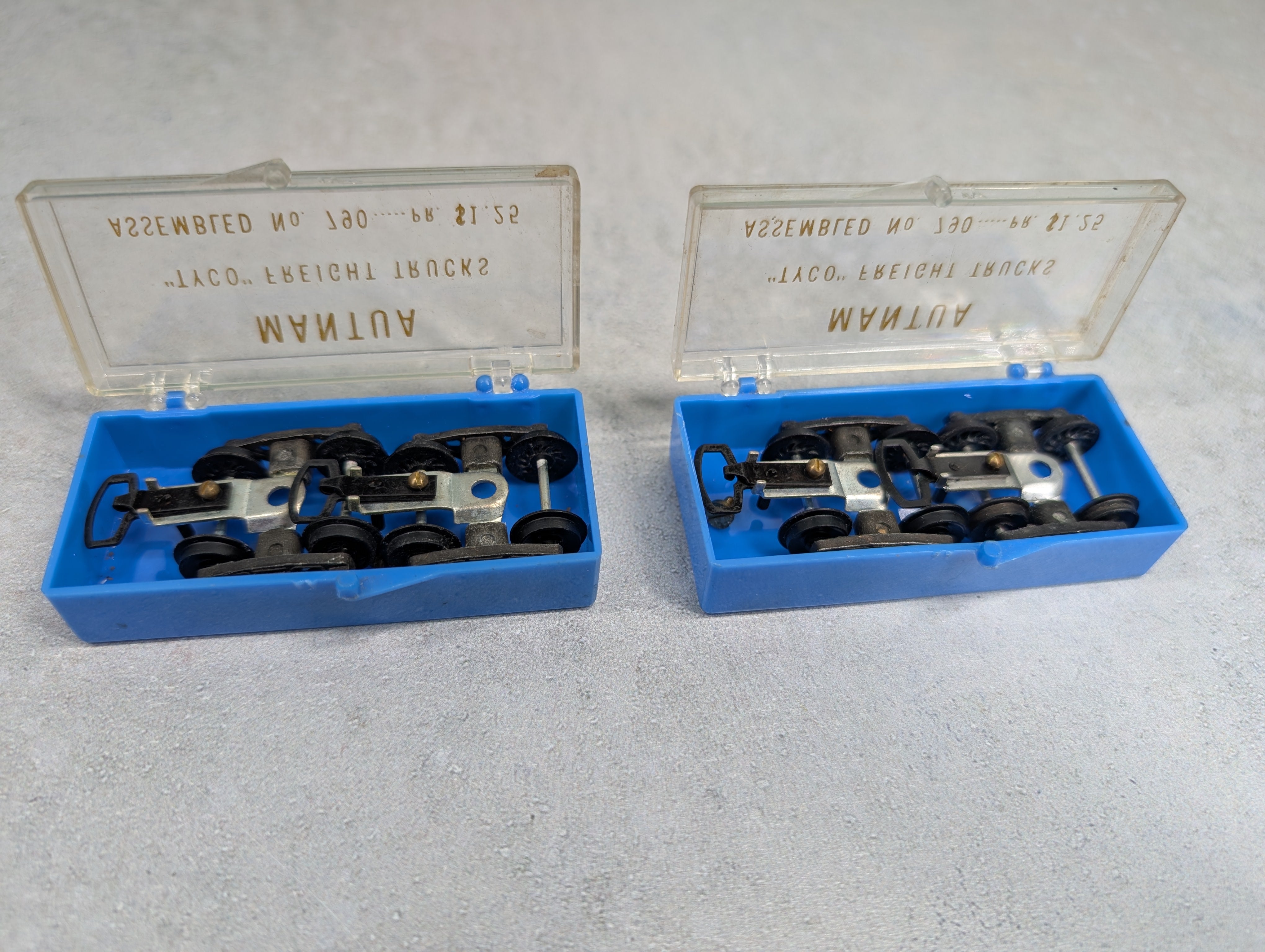 USED Mantua 790 HO Scale Early Tyco Freight Trucks w/ Loop Coupler (Euro Style)