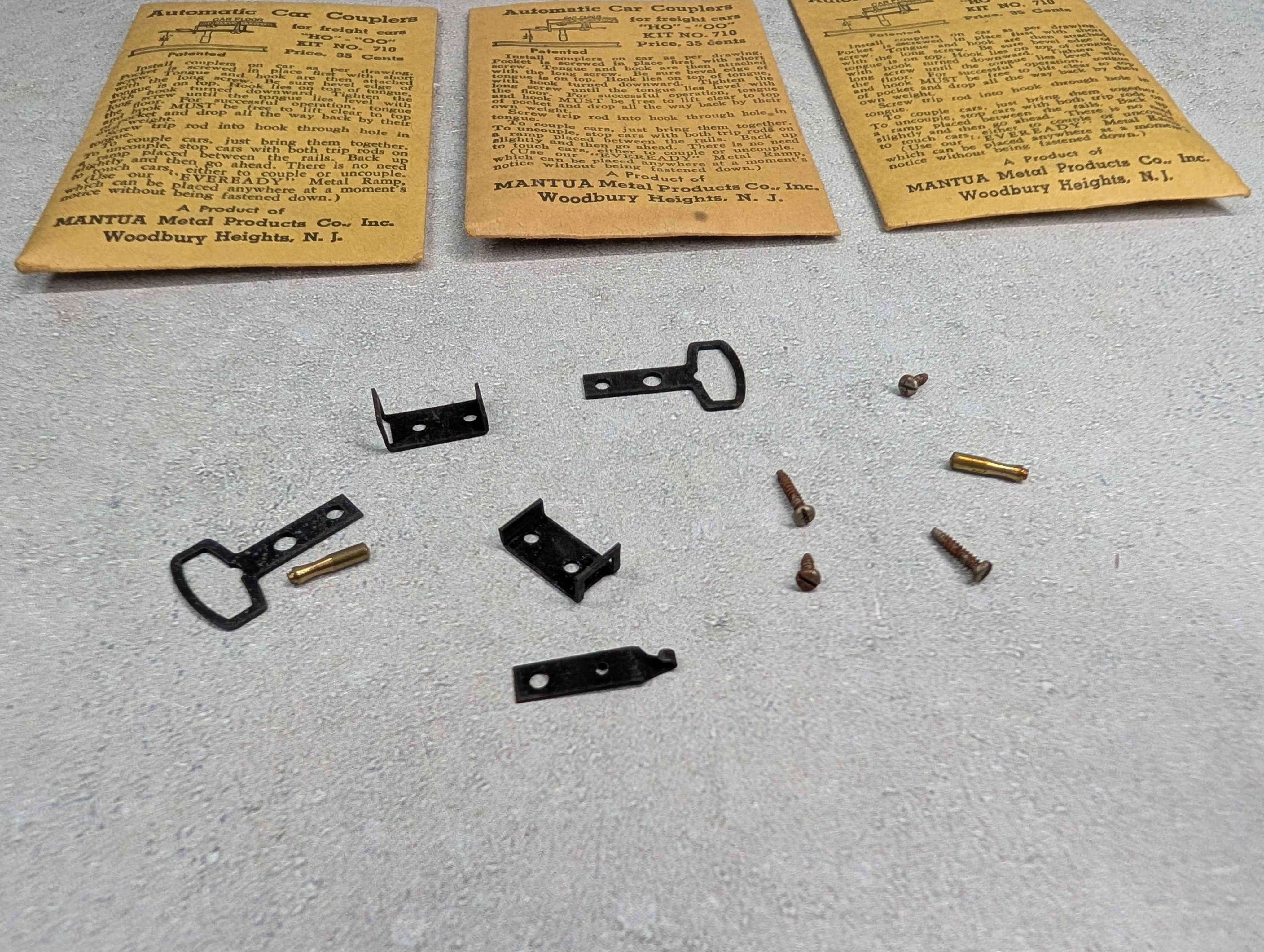 USED Mantua 710 HO Scale Lot of Automatic Car Couplers for Metal or Wood Freight Cars