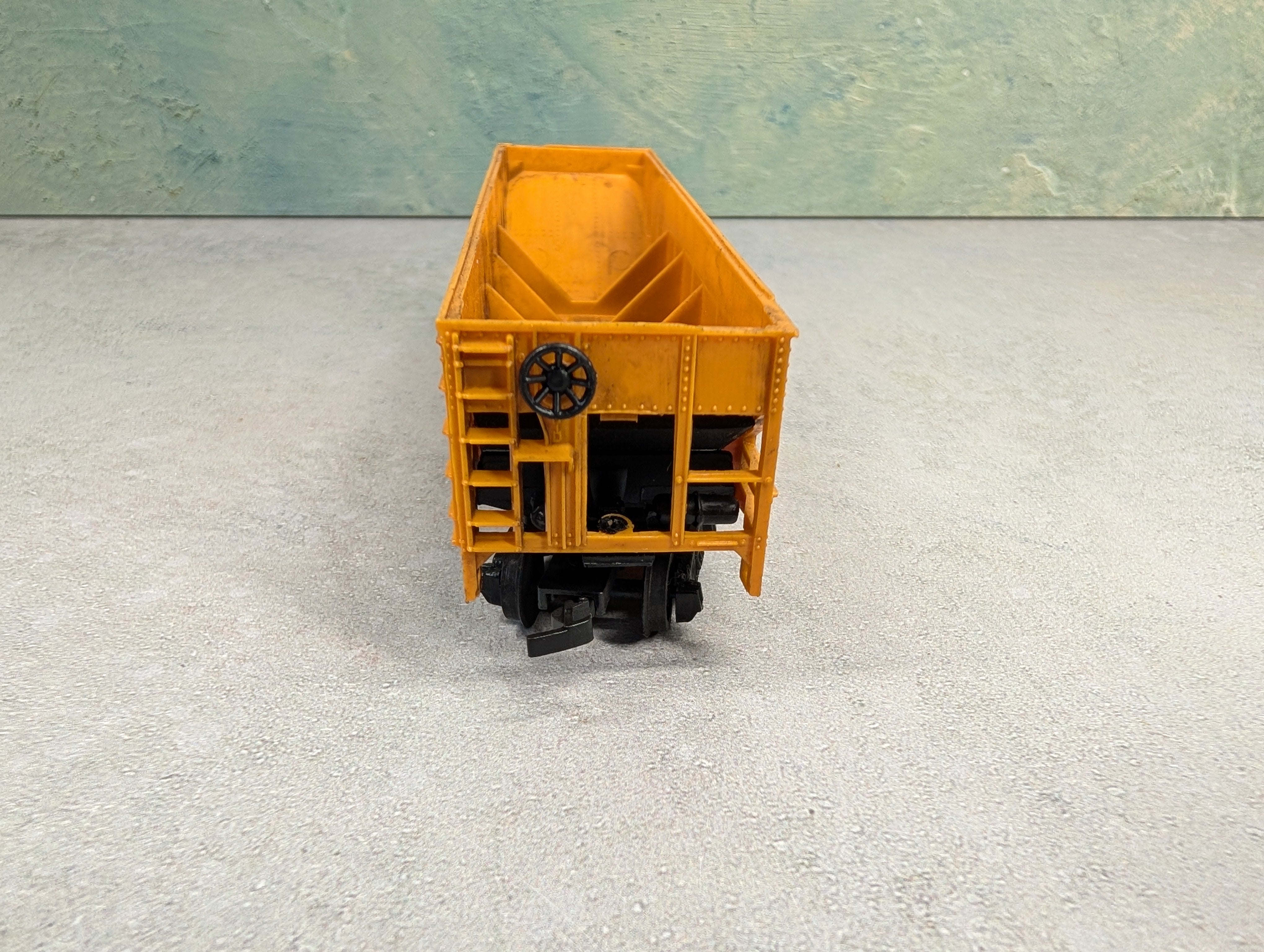 USED Bachmann HO Scale 4 Bay Open Hopper Union Pacific UP #518125