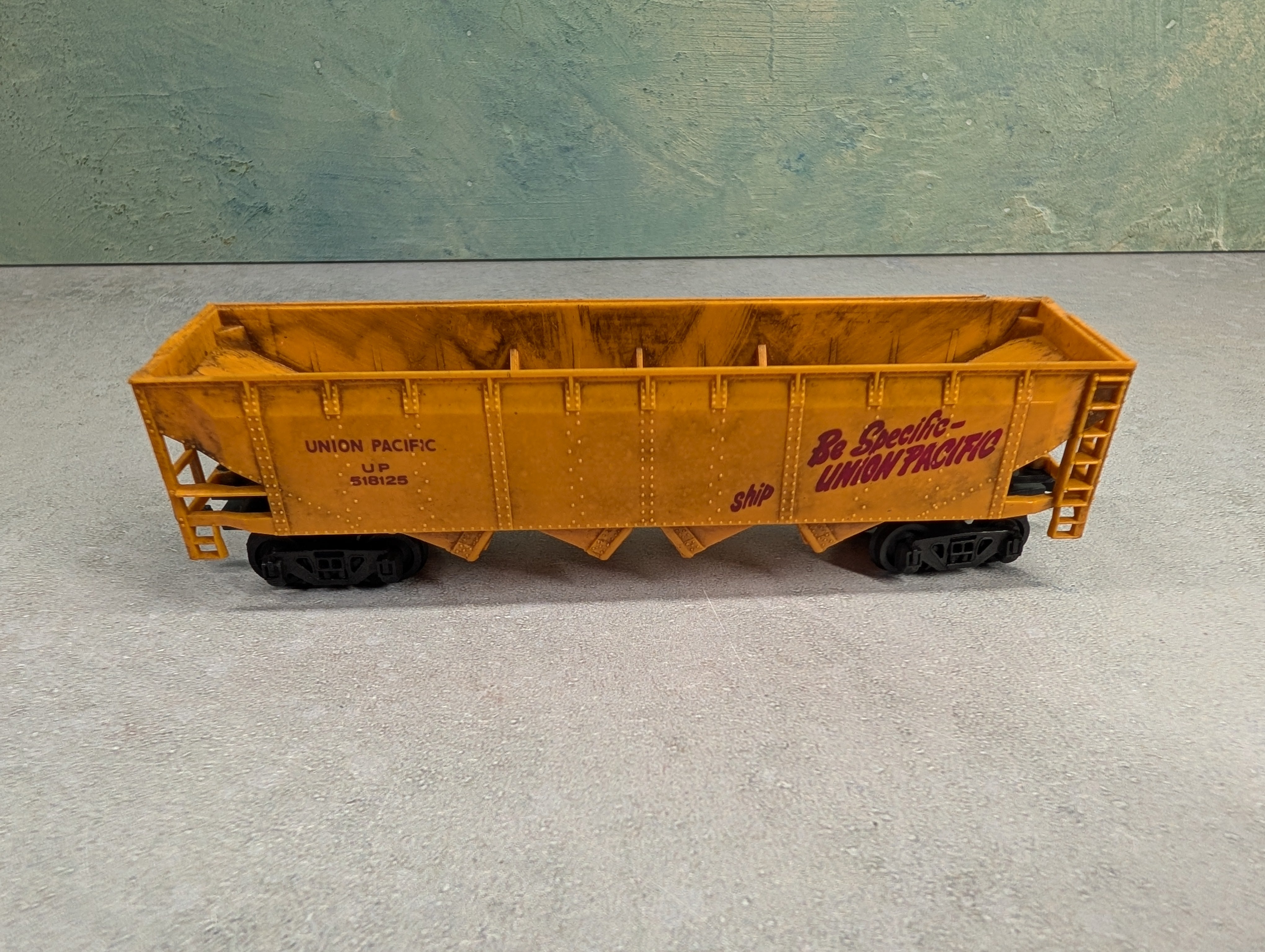 USED Bachmann HO Scale 4 Bay Open Hopper Union Pacific UP #518125
