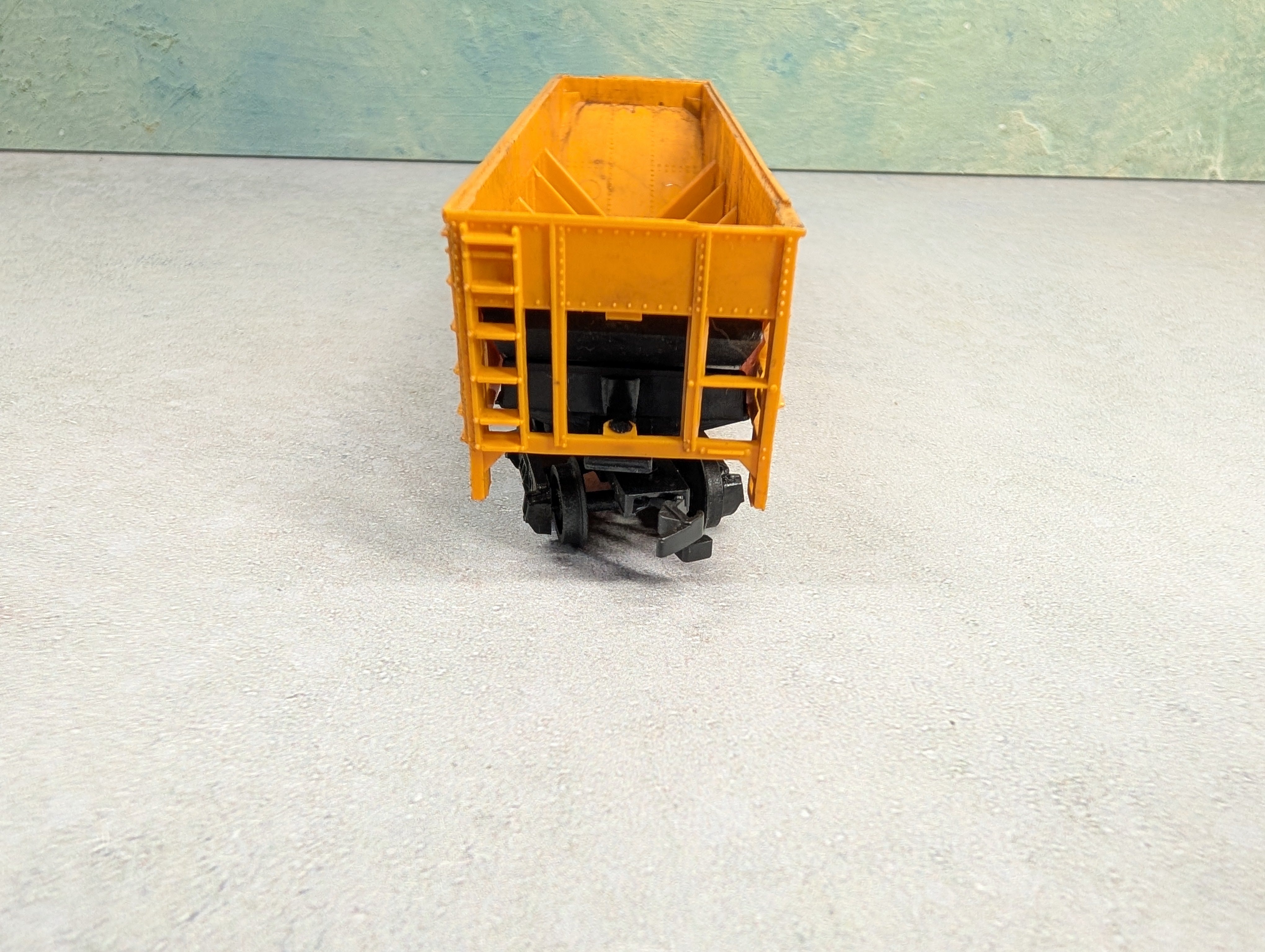 USED Bachmann HO Scale 4 Bay Open Hopper Union Pacific UP #518125