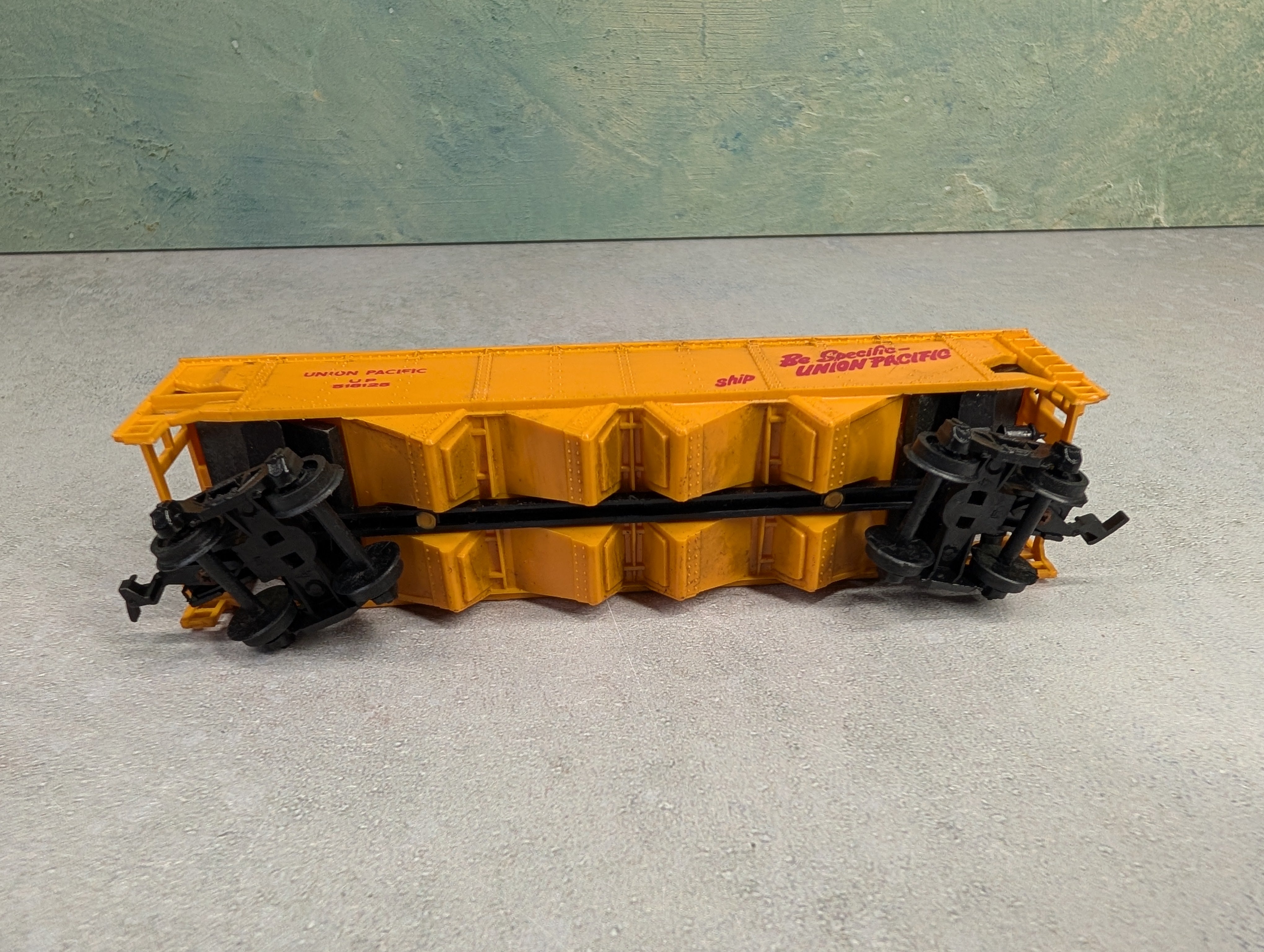 USED Bachmann HO Scale 4 Bay Open Hopper Union Pacific UP #518125