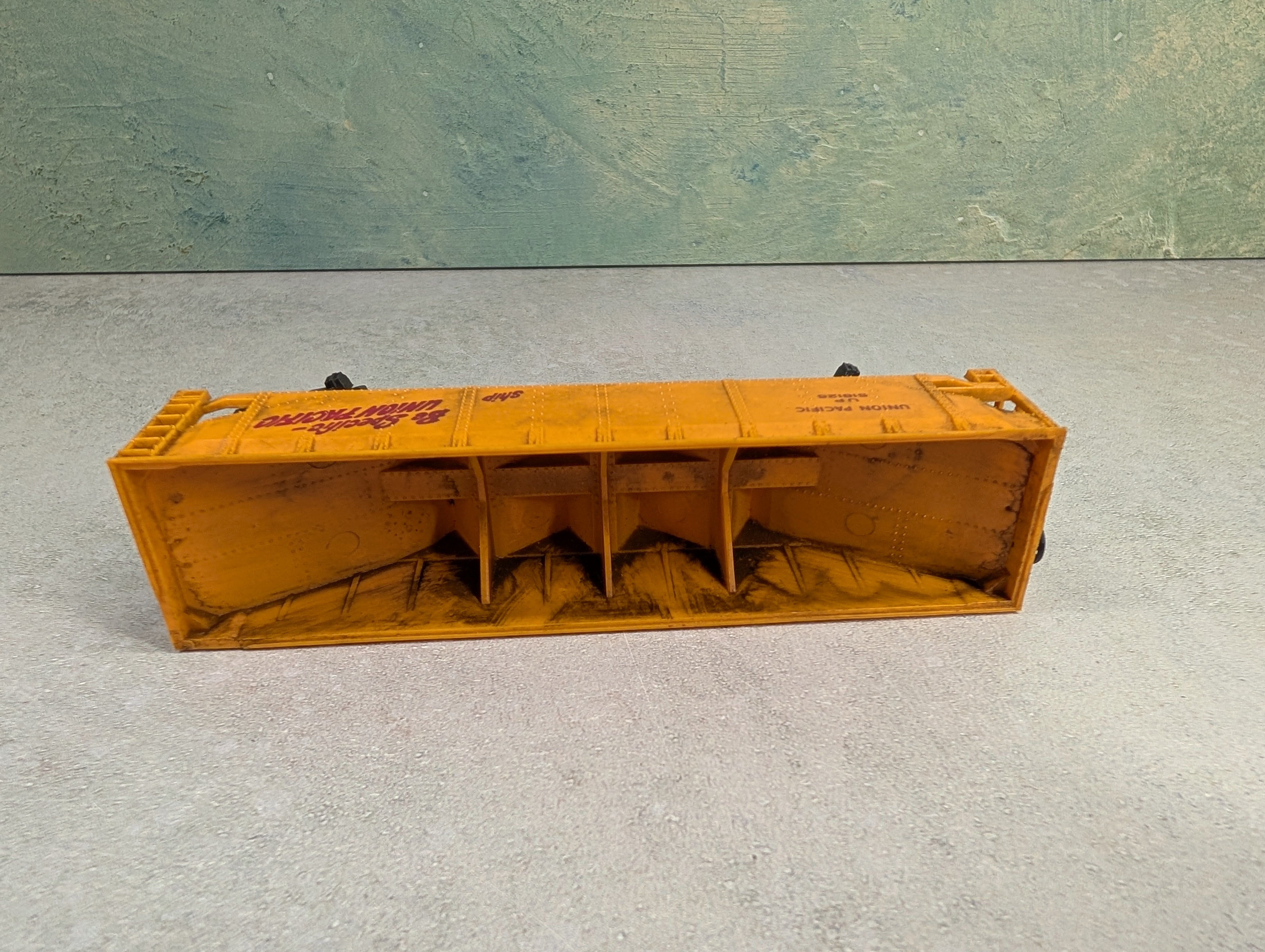 USED Bachmann HO Scale 4 Bay Open Hopper Union Pacific UP #518125