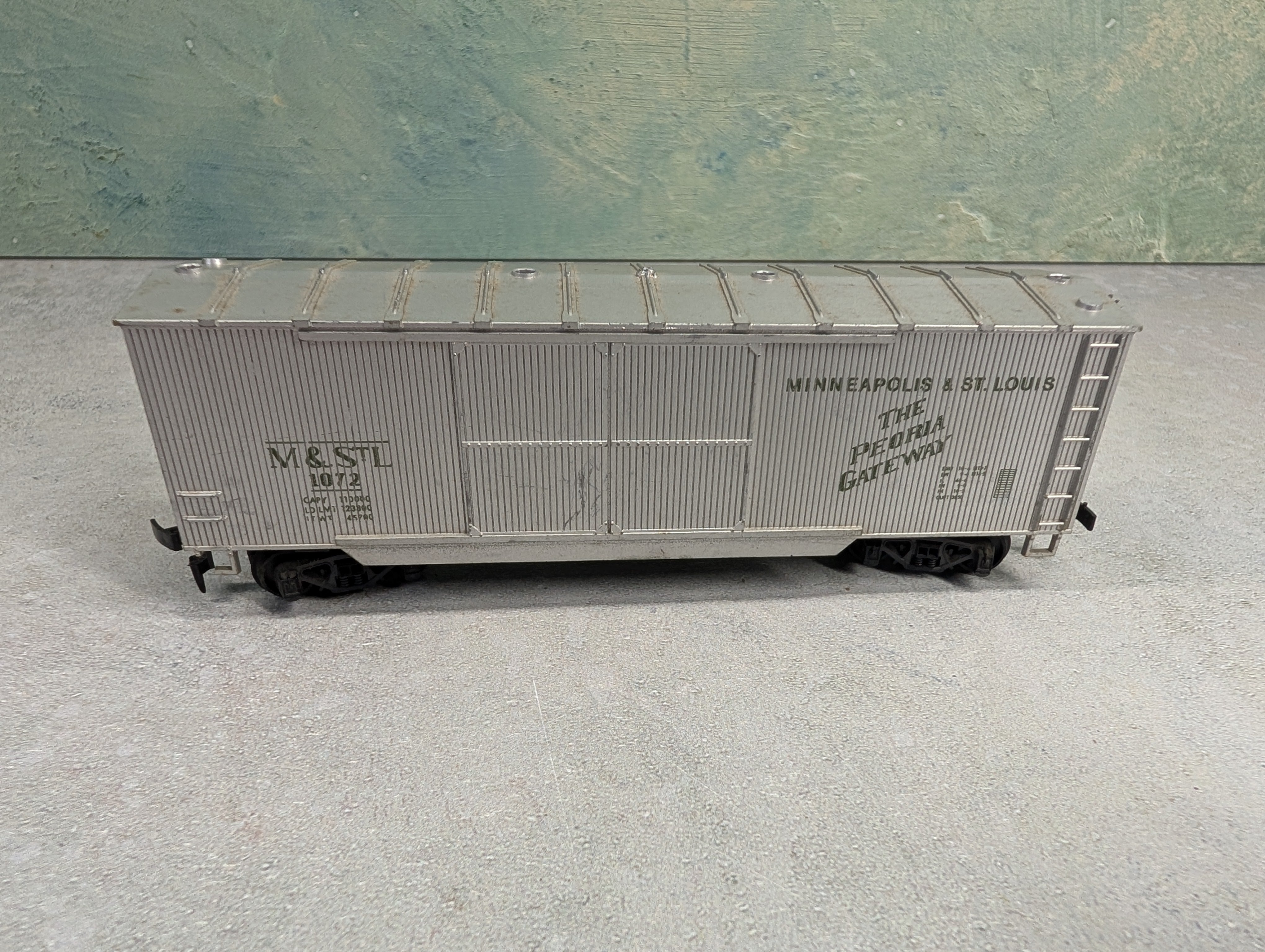 USED Roco HO Scale Wooden Box Car Minneapolis & St Louis M&STL #1072