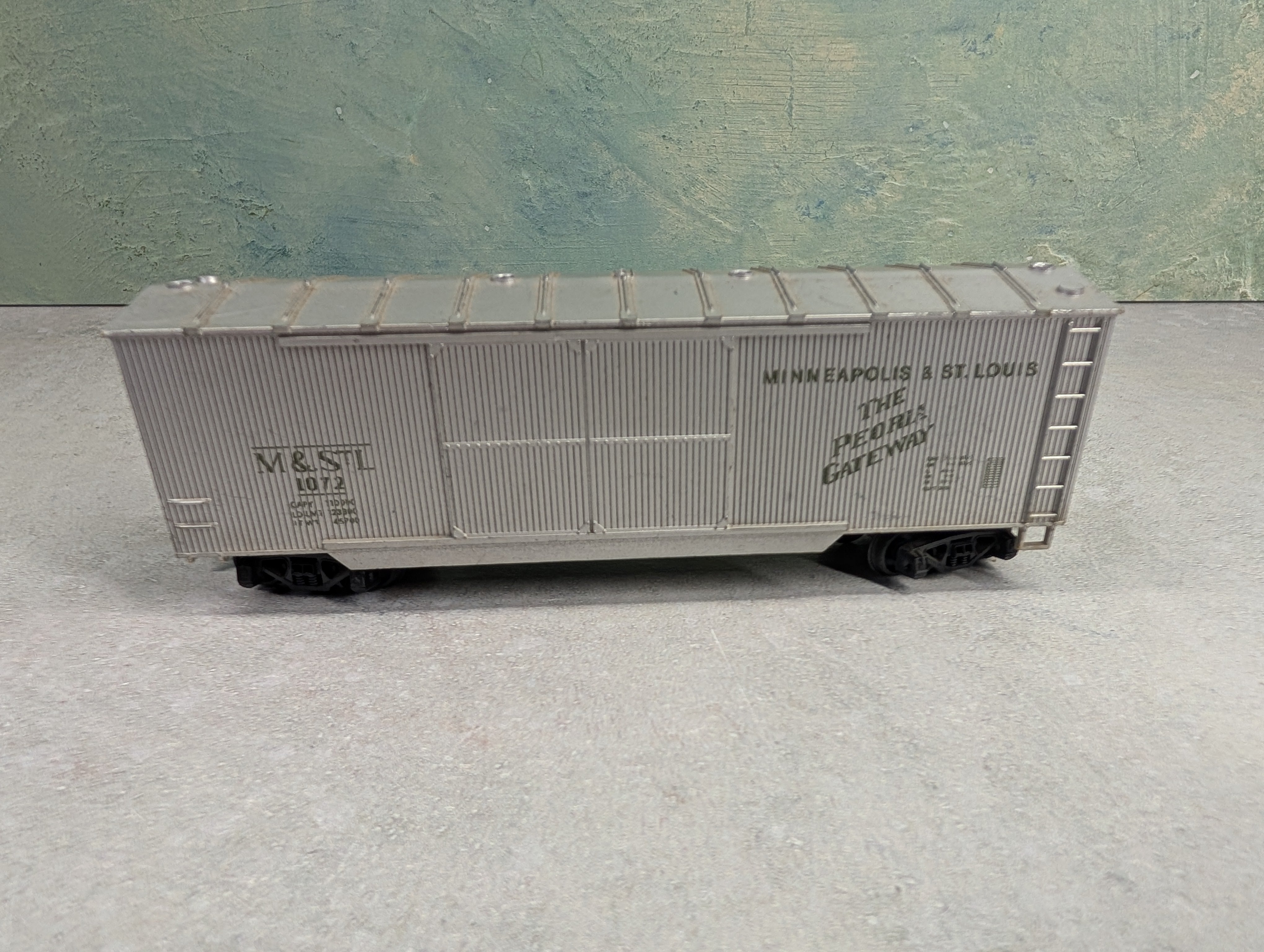 USED Roco HO Scale Wooden Box Car Minneapolis & St Louis M&STL #1072