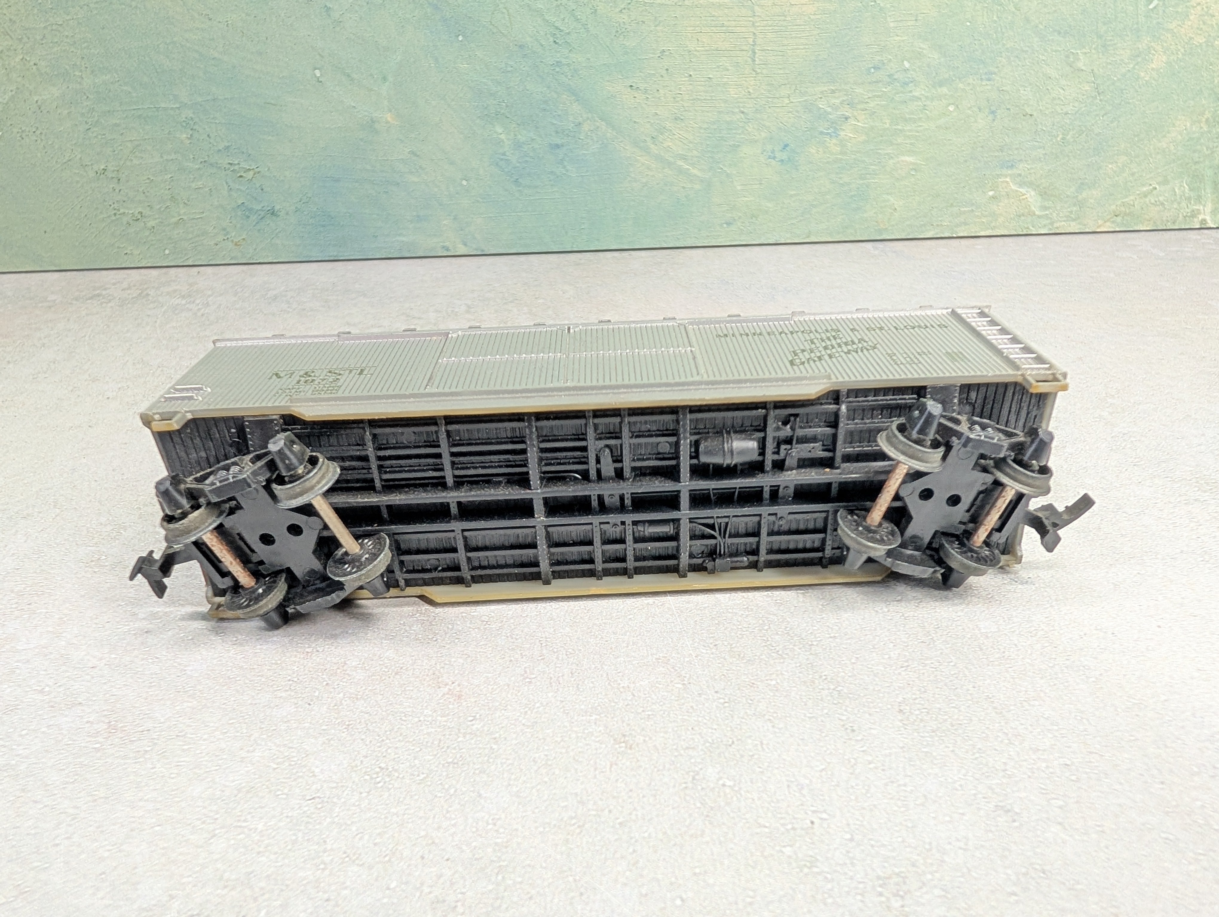 USED Roco HO Scale Wooden Box Car Minneapolis & St Louis M&STL #1072