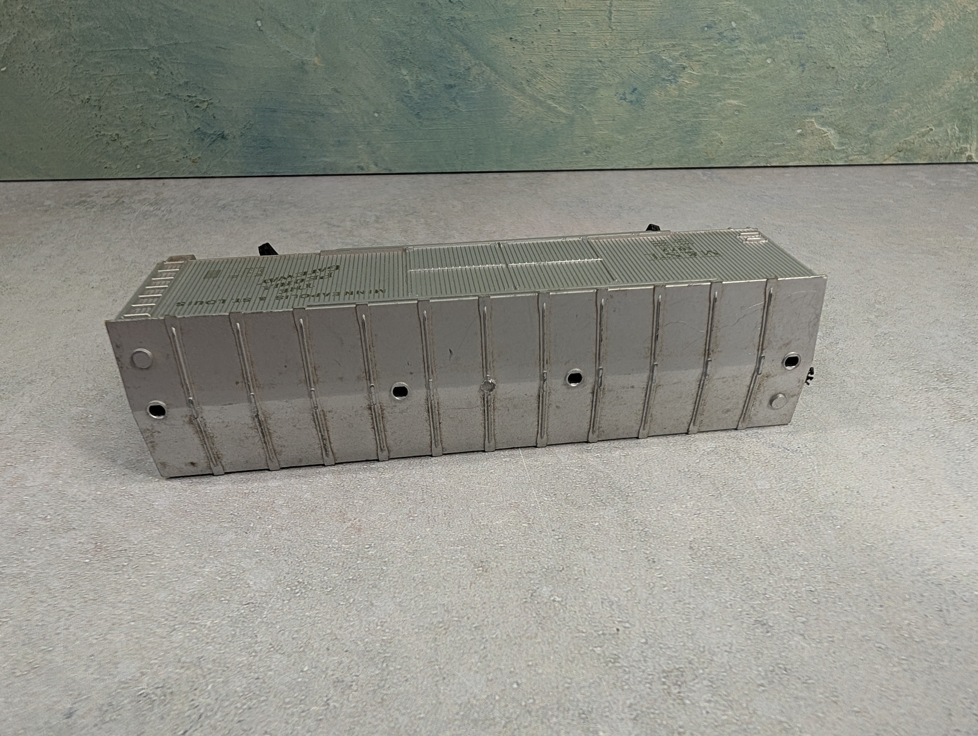 USED Roco HO Scale Wooden Box Car Minneapolis & St Louis M&STL #1072