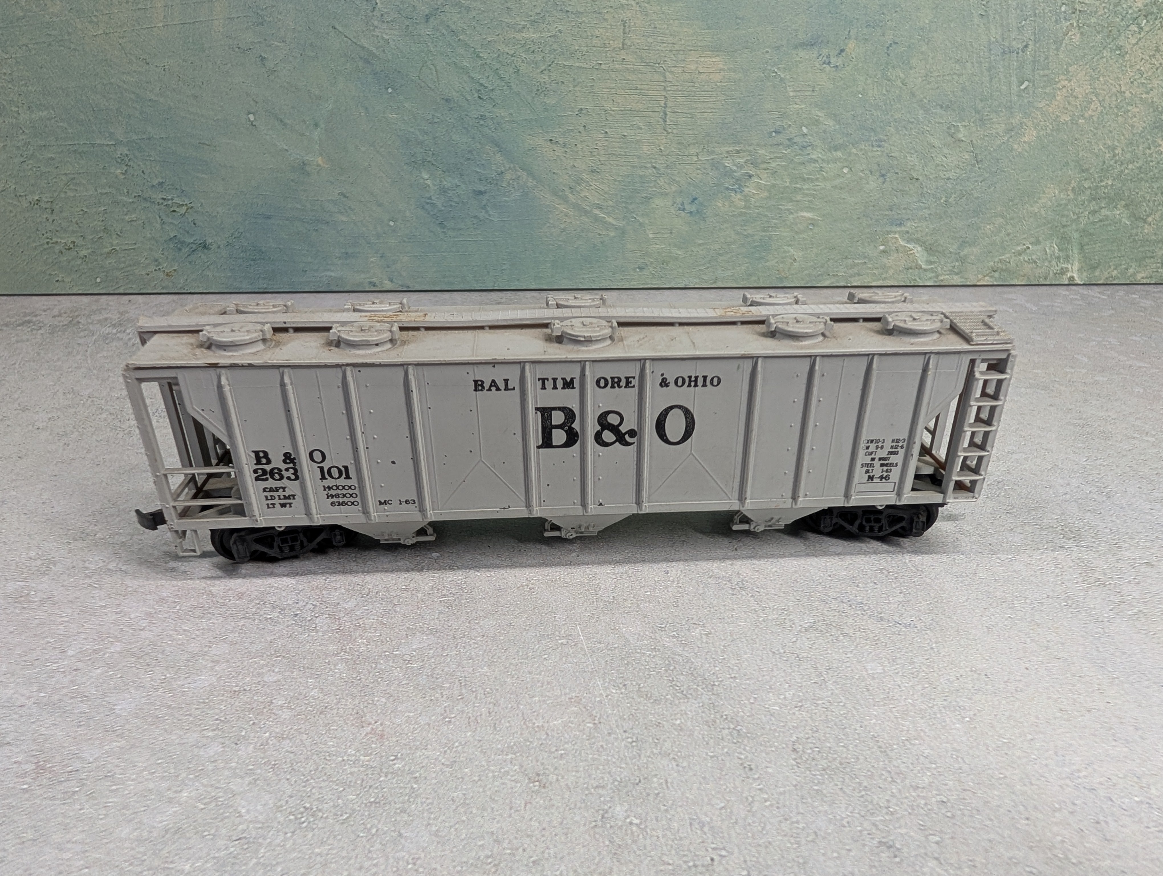 USED AHM HO Scale Covered Hopper Baltimore and Ohio B&O #263101