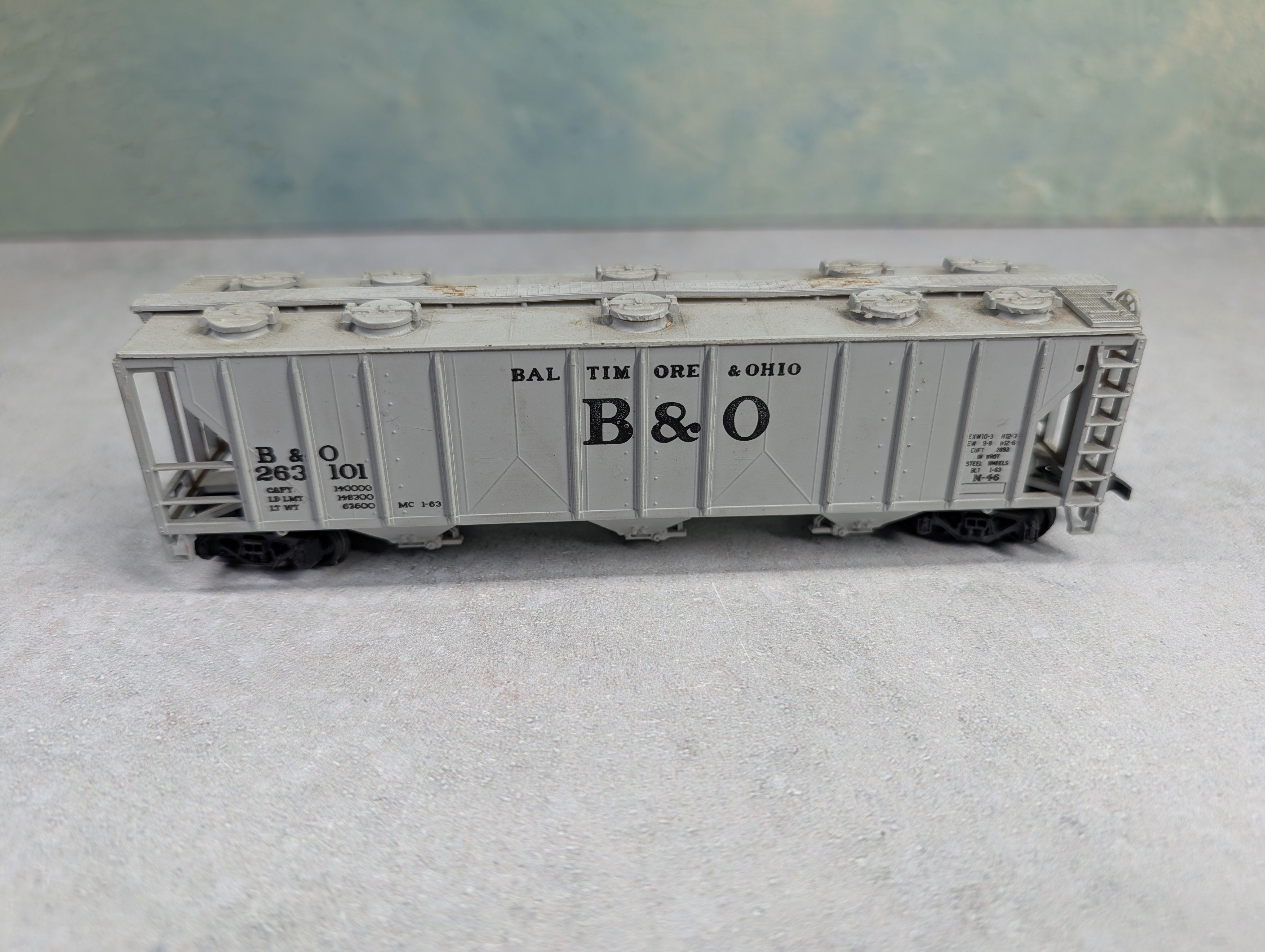 USED AHM HO Scale Covered Hopper Baltimore and Ohio B&O #263101