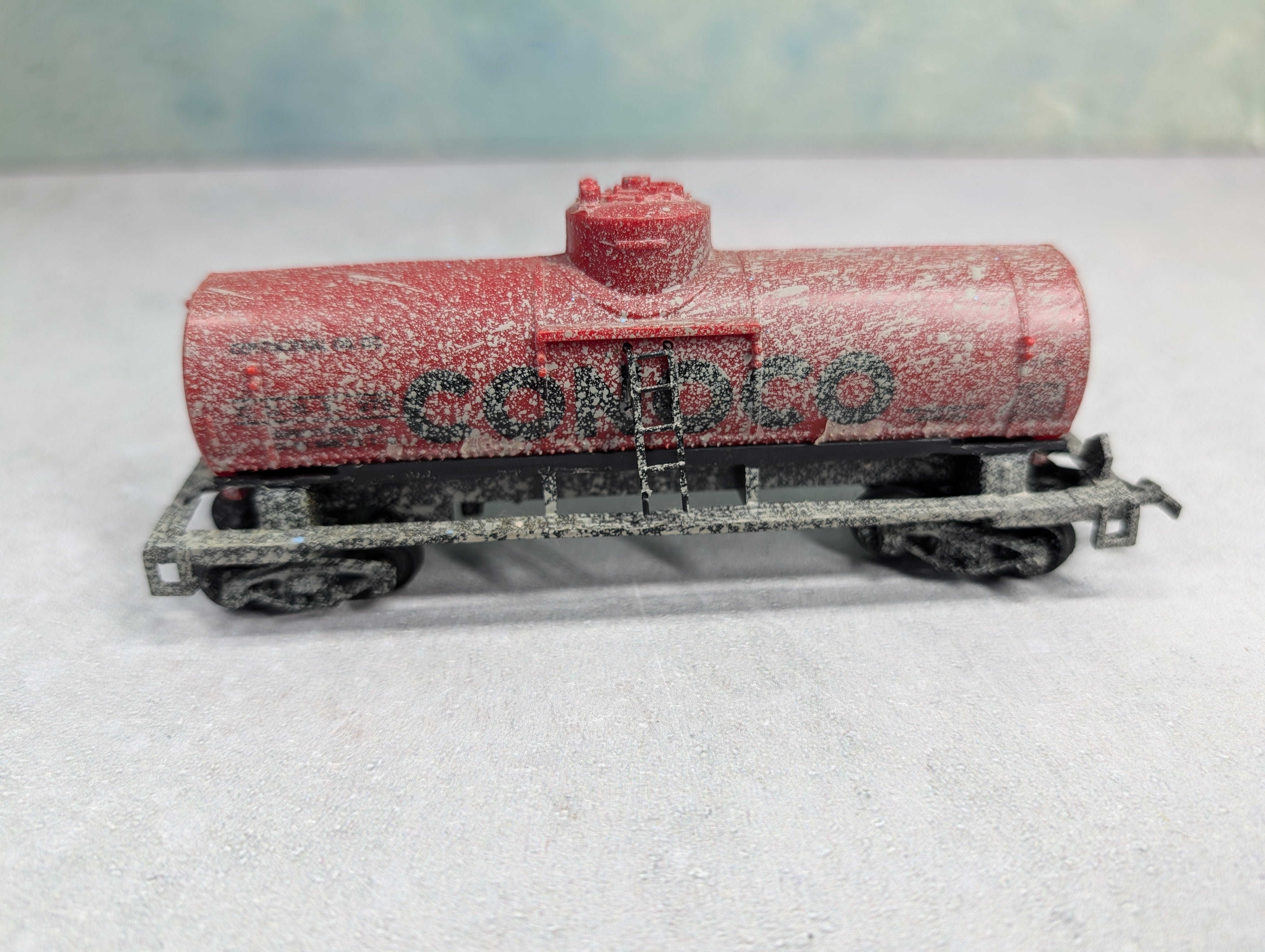 USED Life-Like HO Scale Single Dome Tank Car Conoco Paint Splatter