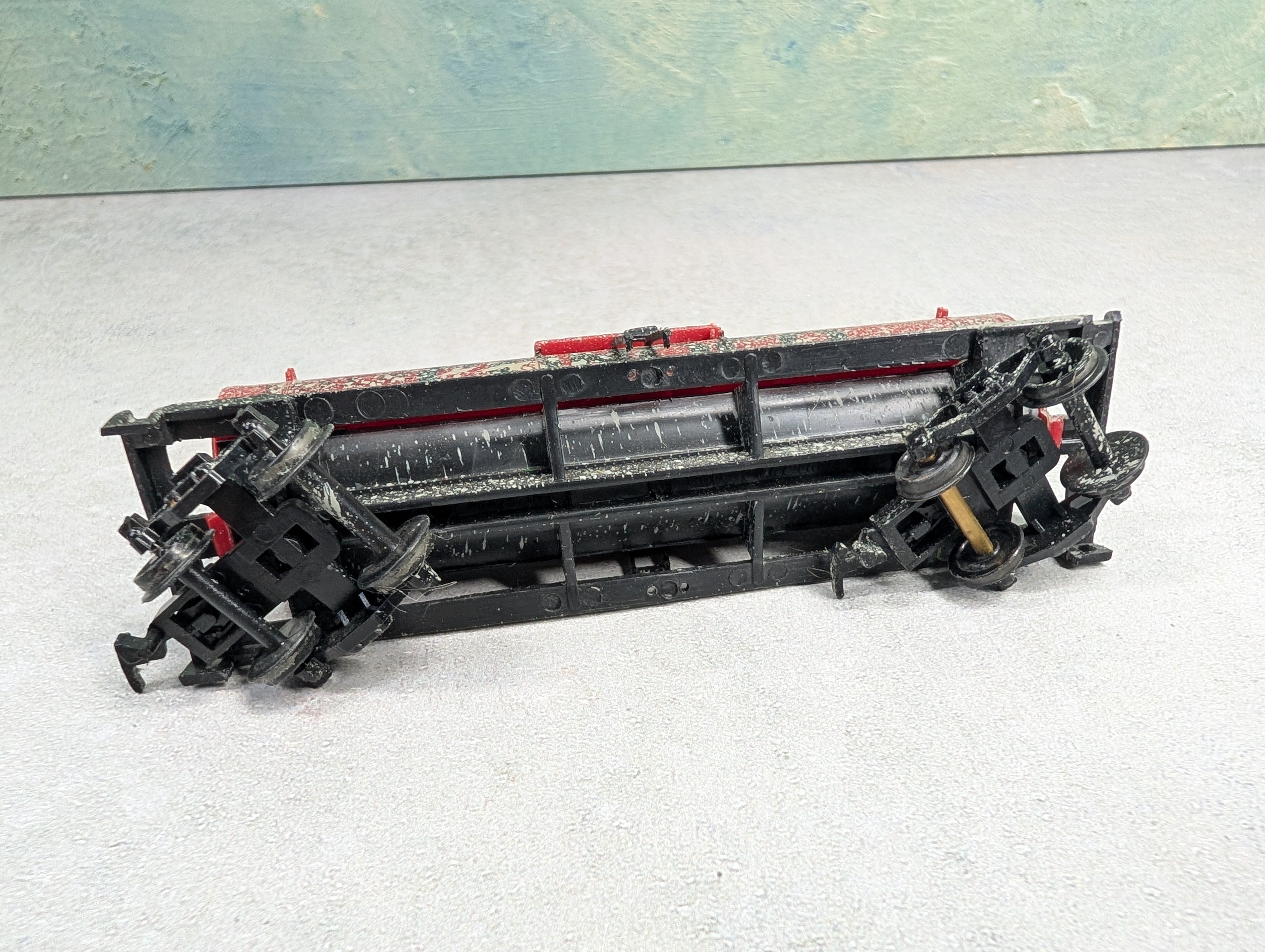 USED Life-Like HO Scale Single Dome Tank Car Conoco Paint Splatter