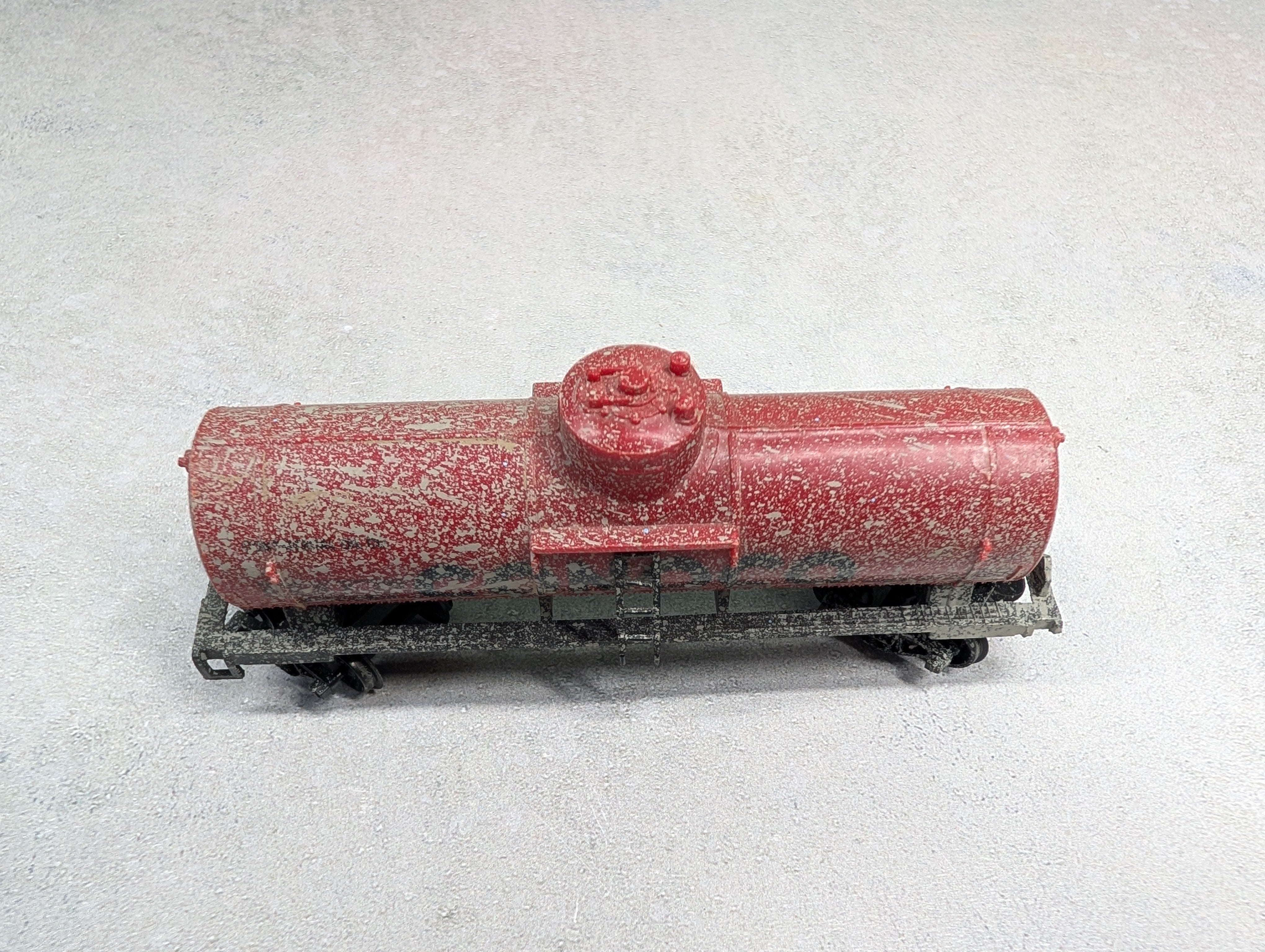 USED Life-Like HO Scale Single Dome Tank Car Conoco Paint Splatter