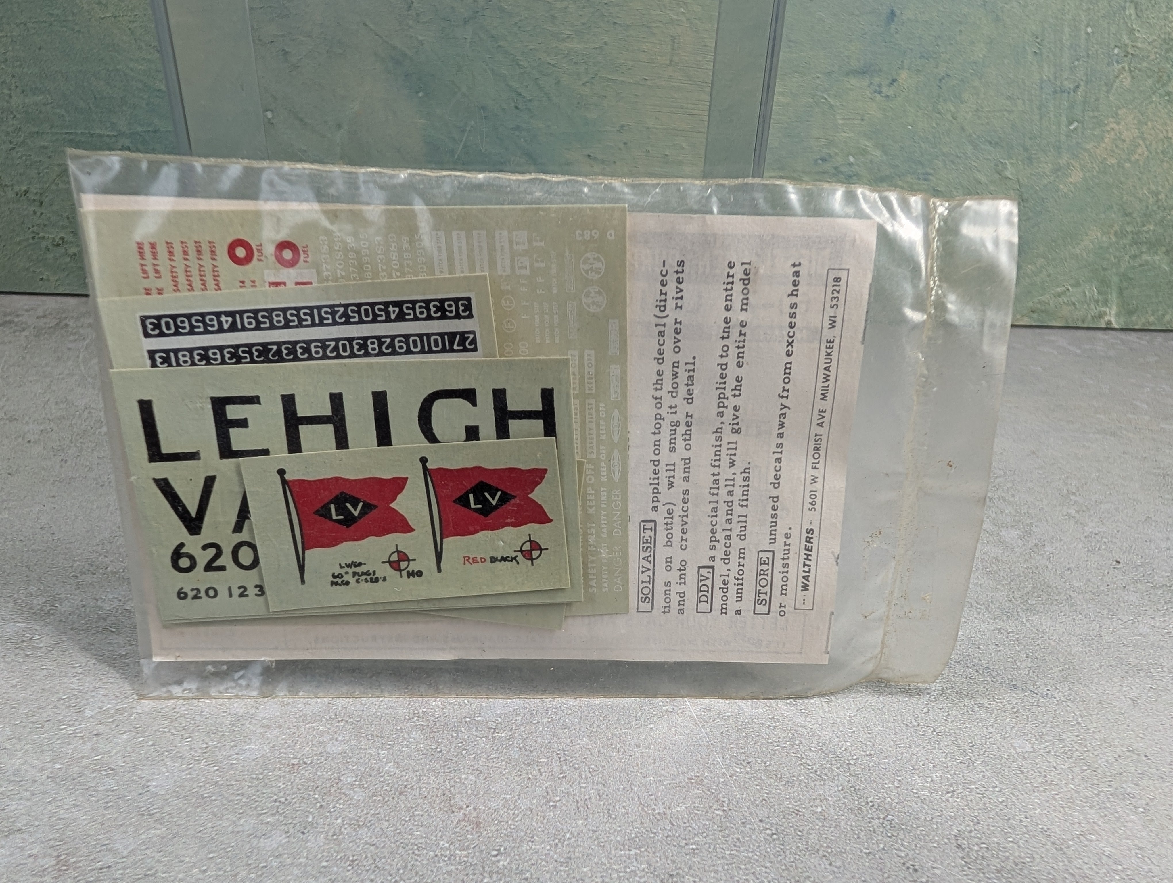 Walthers 60-77 HO Scale Diesel GP - Lehigh Valley (Black) Decals