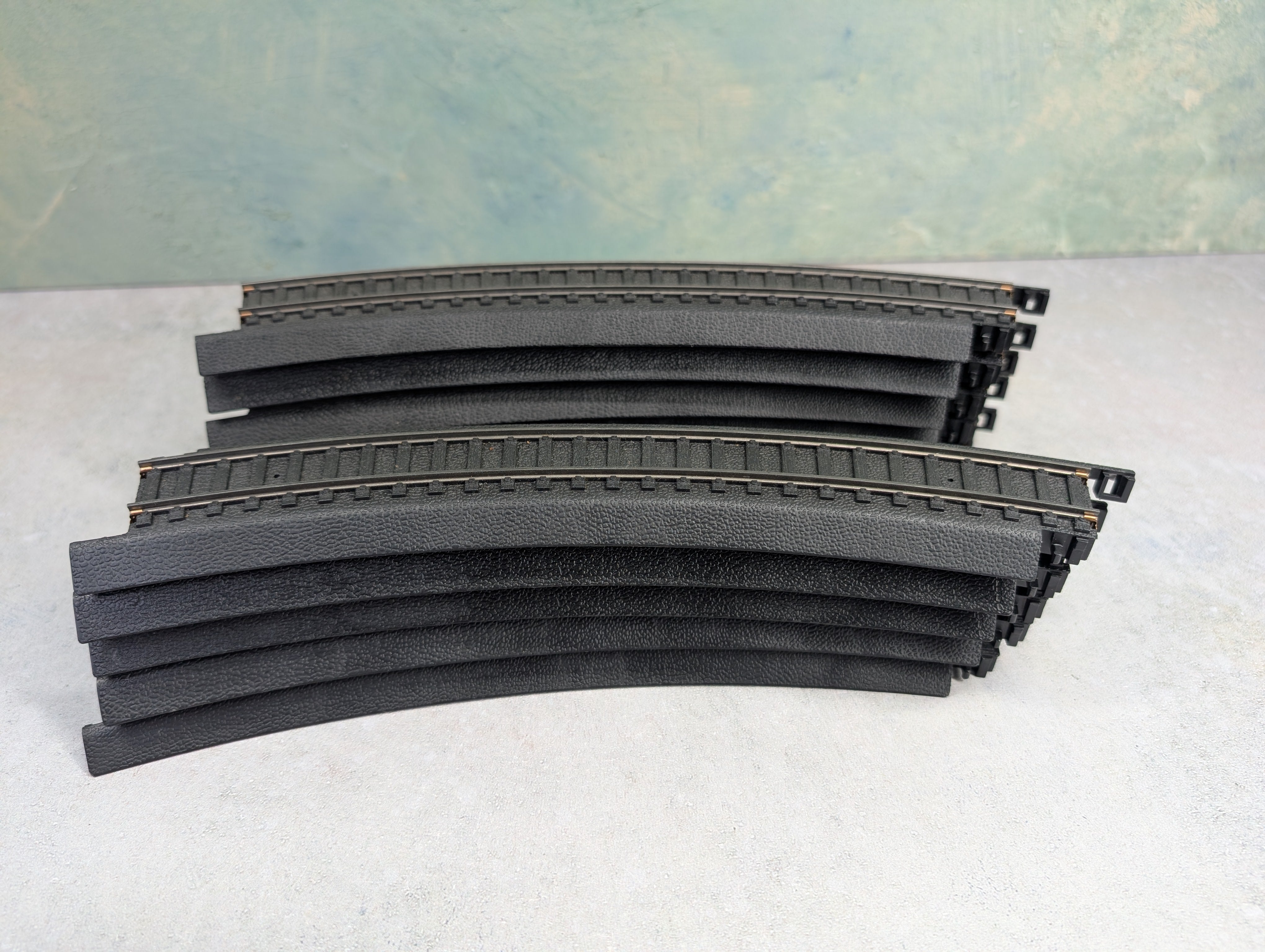 USED Life-Like HO Scale Power-Loc 18" Curved Track Black (11 pcs)