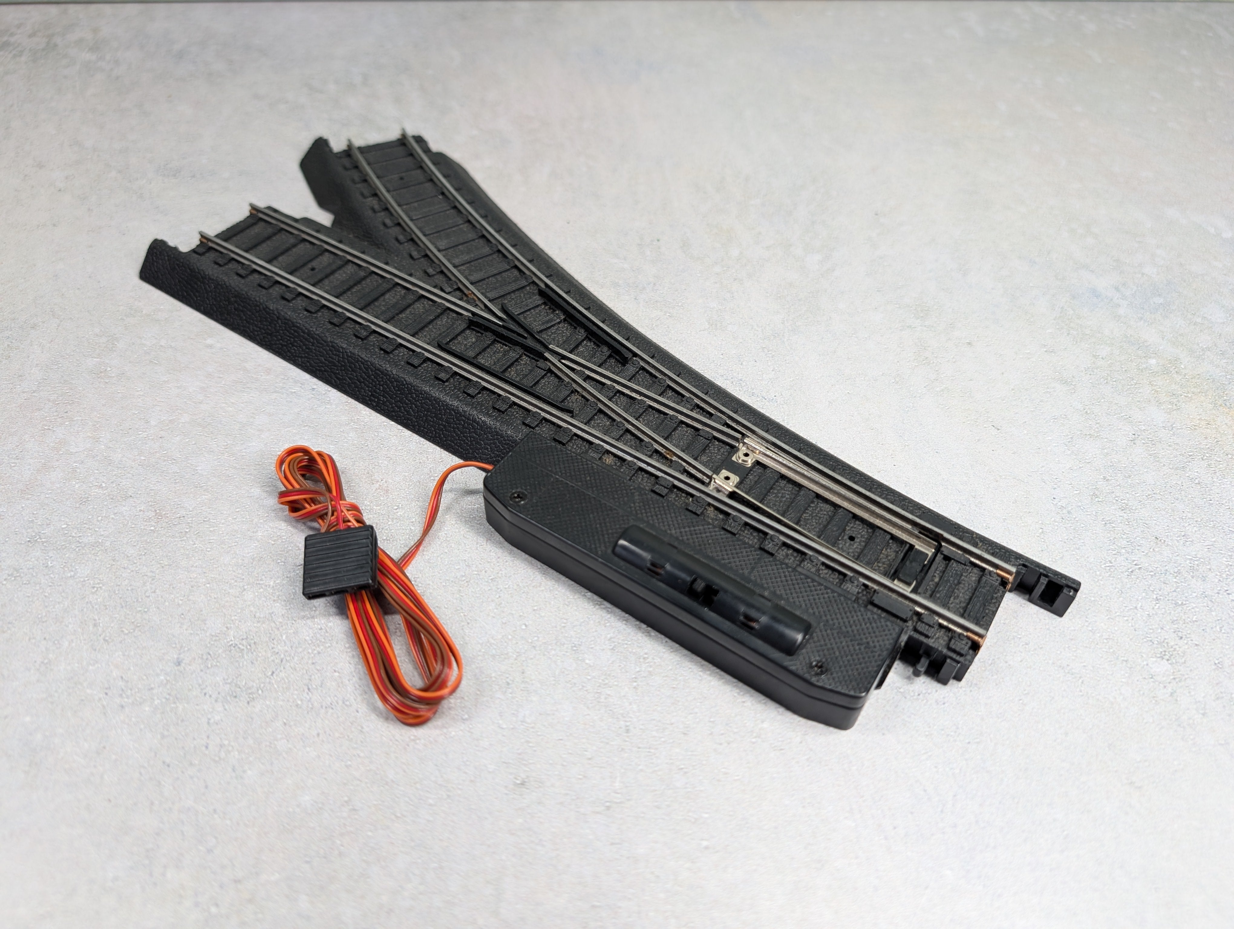 USED Life-Like HO Scale Power-Loc Right Hand Switch Turnout Track Black