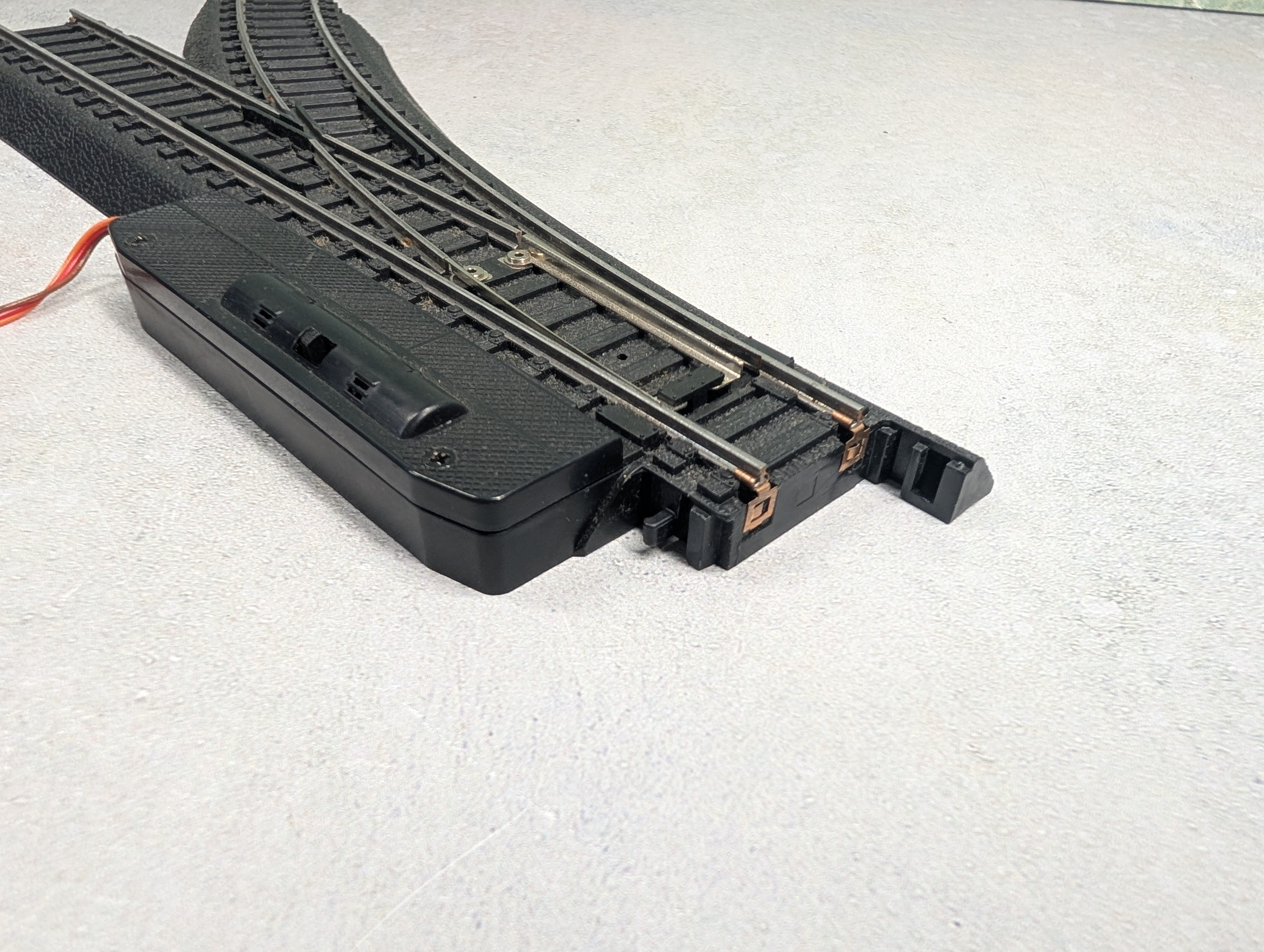 USED Life-Like HO Scale Power-Loc Right Hand Switch Turnout Track Black