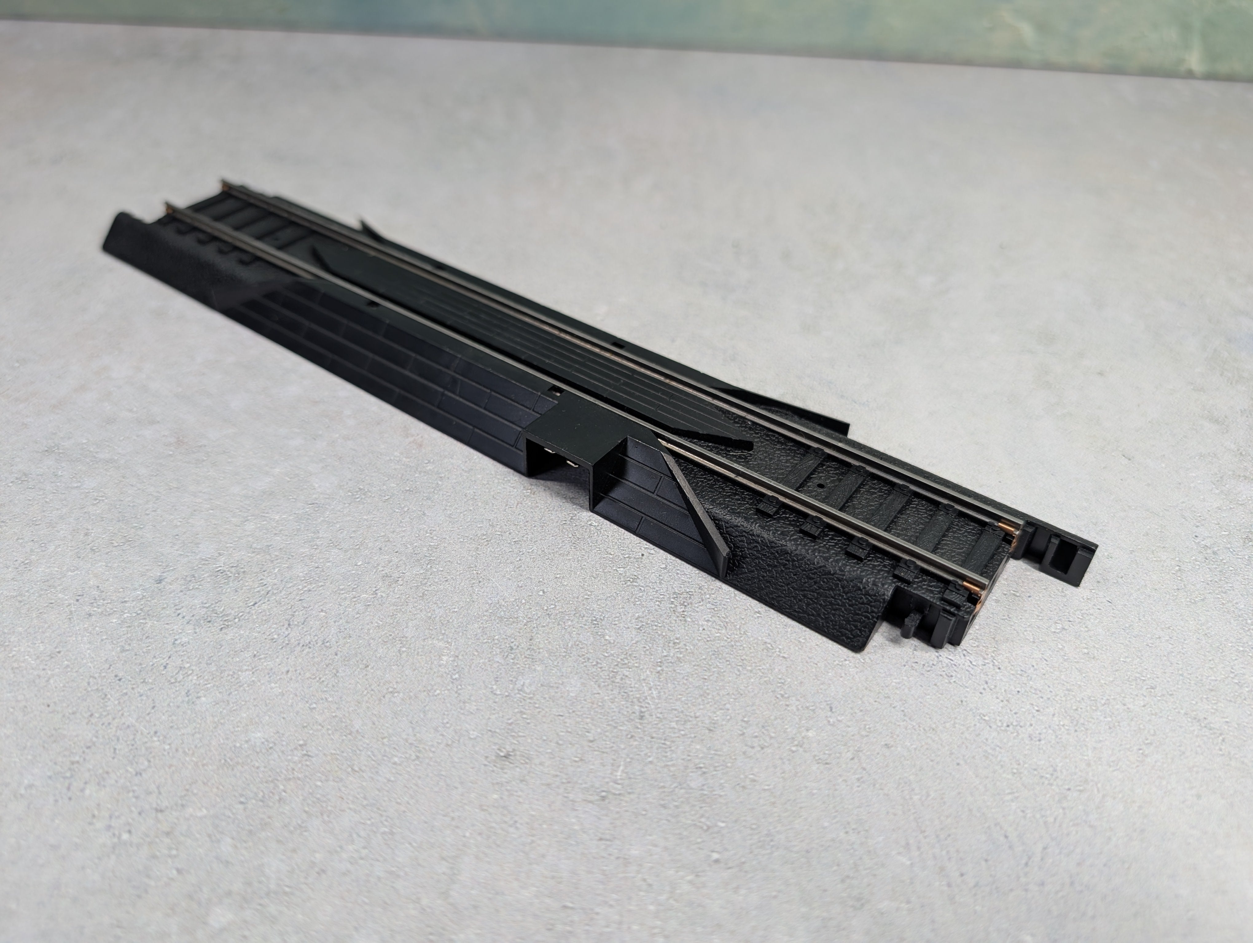 USED Life-Like HO Scale Power-Loc 9" Straight Terminal Rerailer Track Black (No Wire)