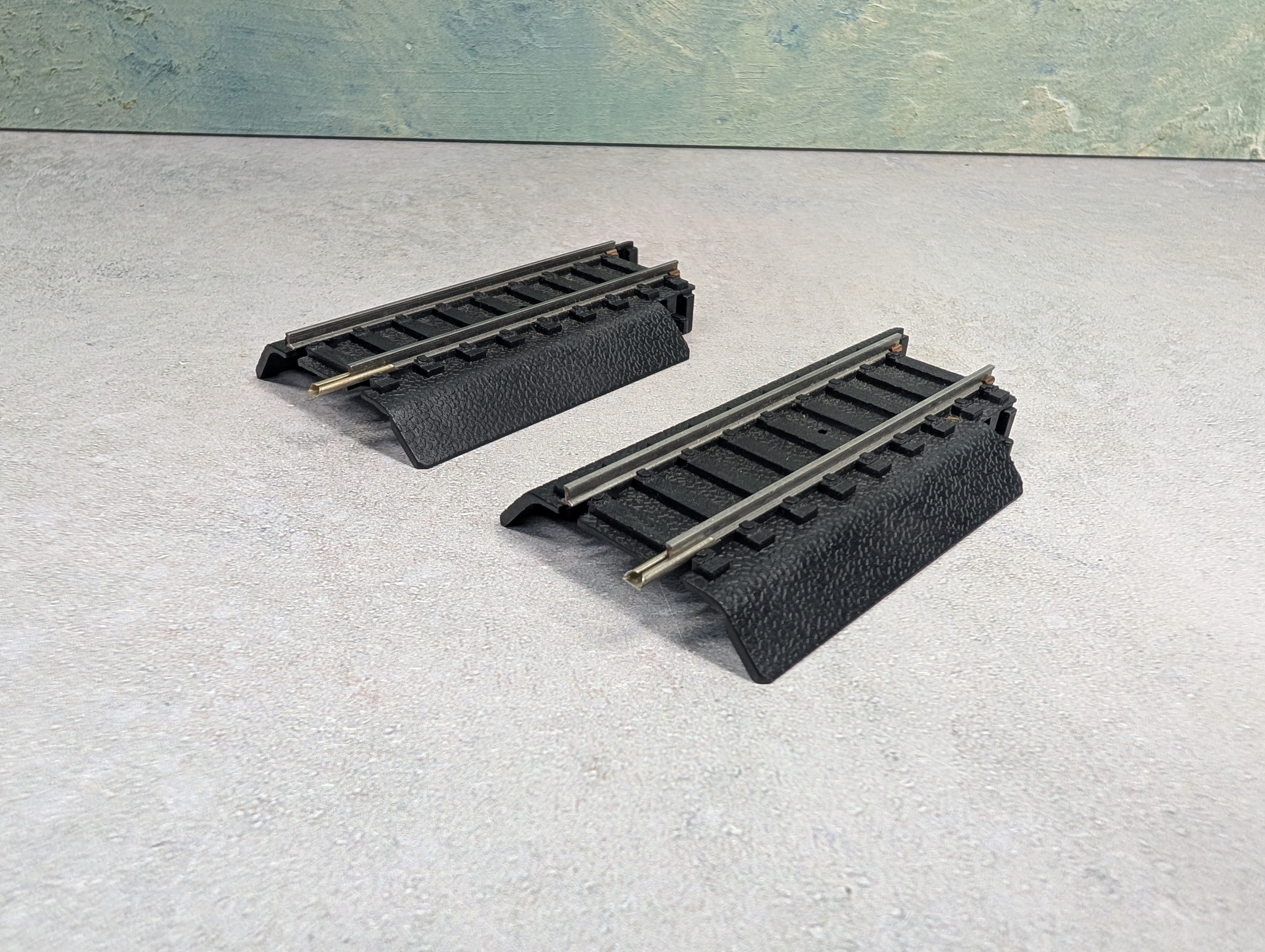 USED Life-Like HO Scale Power-Loc 3" Straight Track Adaptors Black (2 pcs)