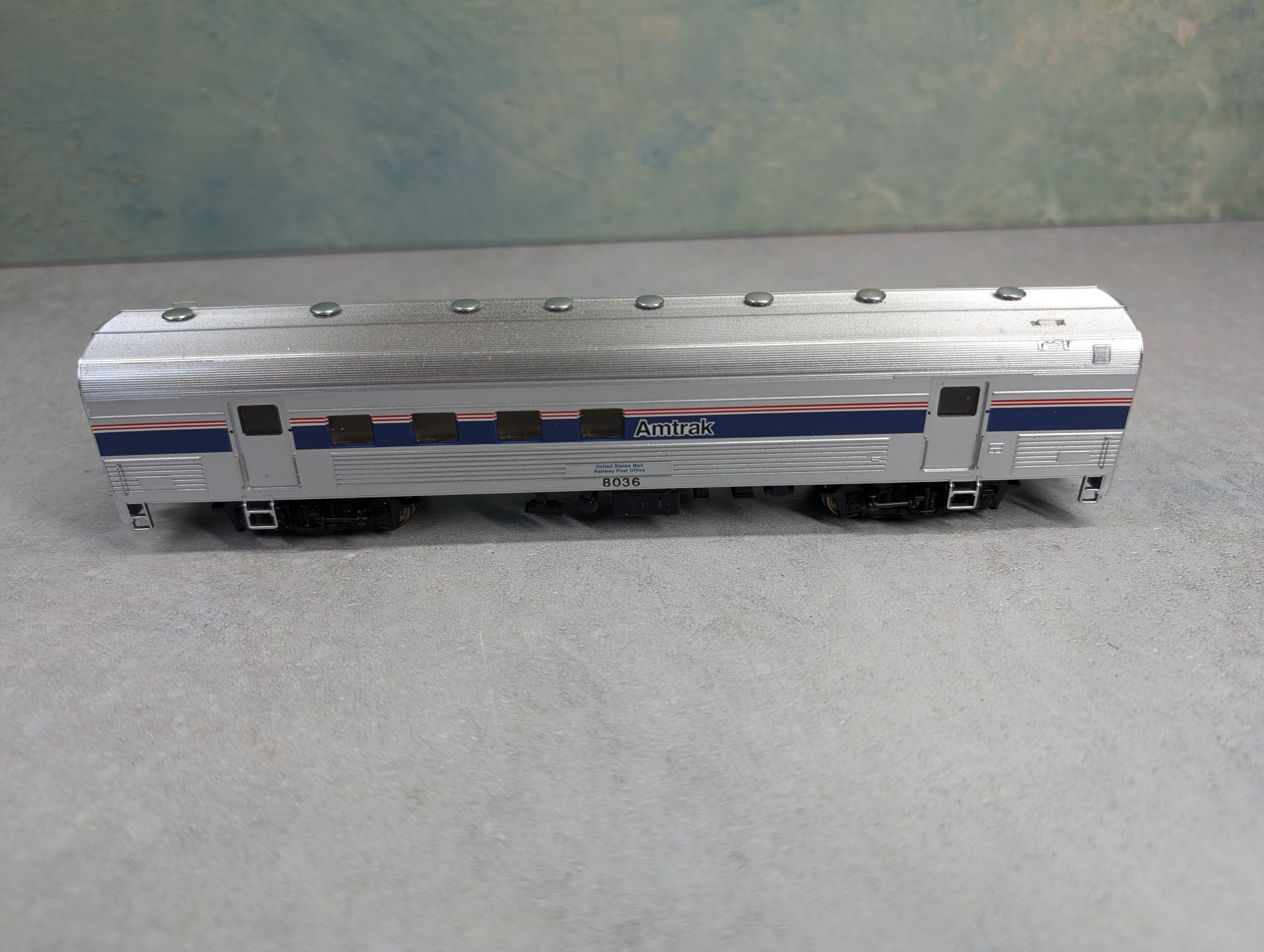 USED WalthersProto 920-13061 HO Scale 63' Budd Railway Post Office Amtrak #8036 Phase IV