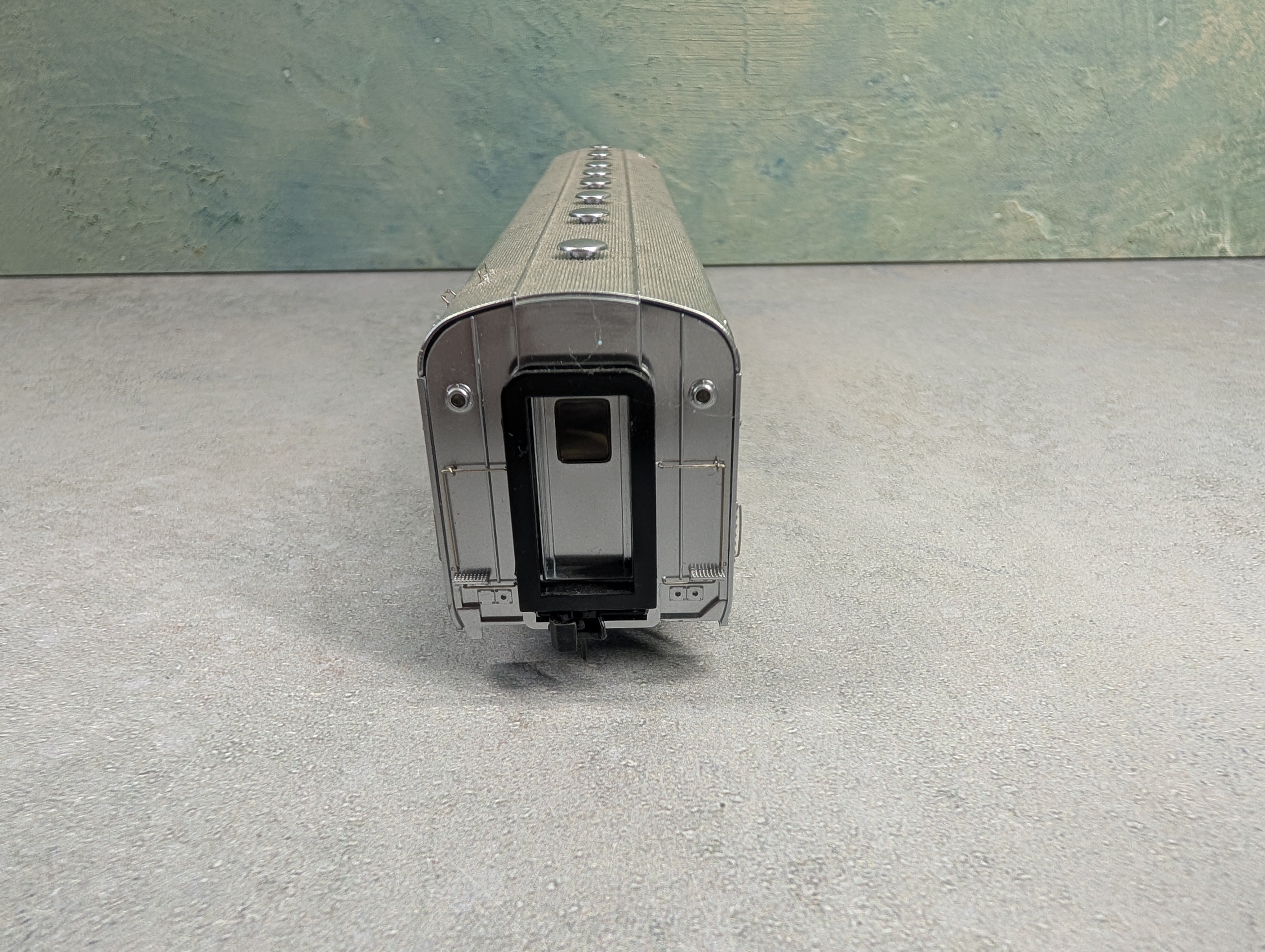 USED WalthersProto 920-13061 HO Scale 63' Budd Railway Post Office Amtrak #8036 Phase IV