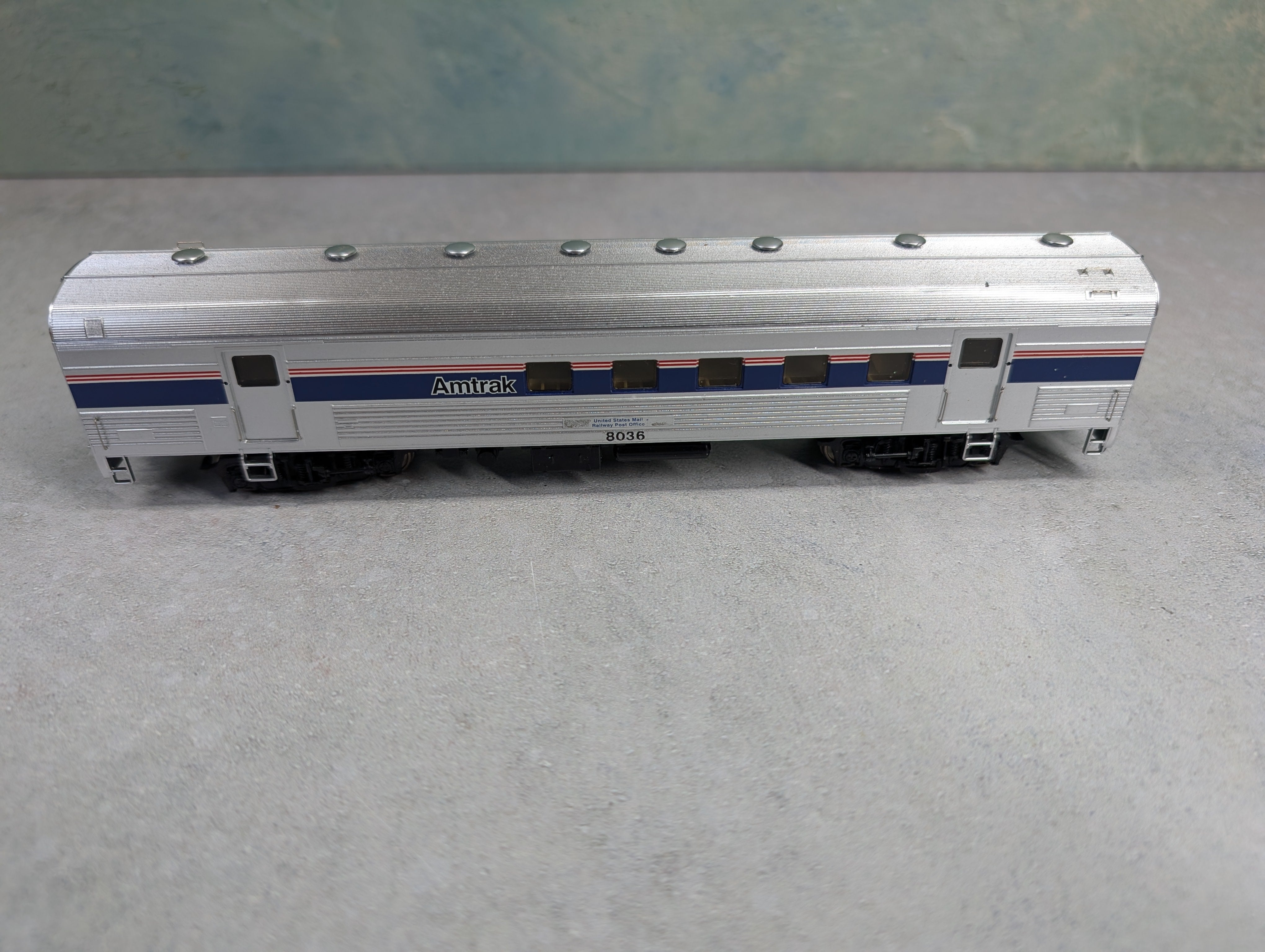USED WalthersProto 920-13061 HO Scale 63' Budd Railway Post Office Amtrak #8036 Phase IV