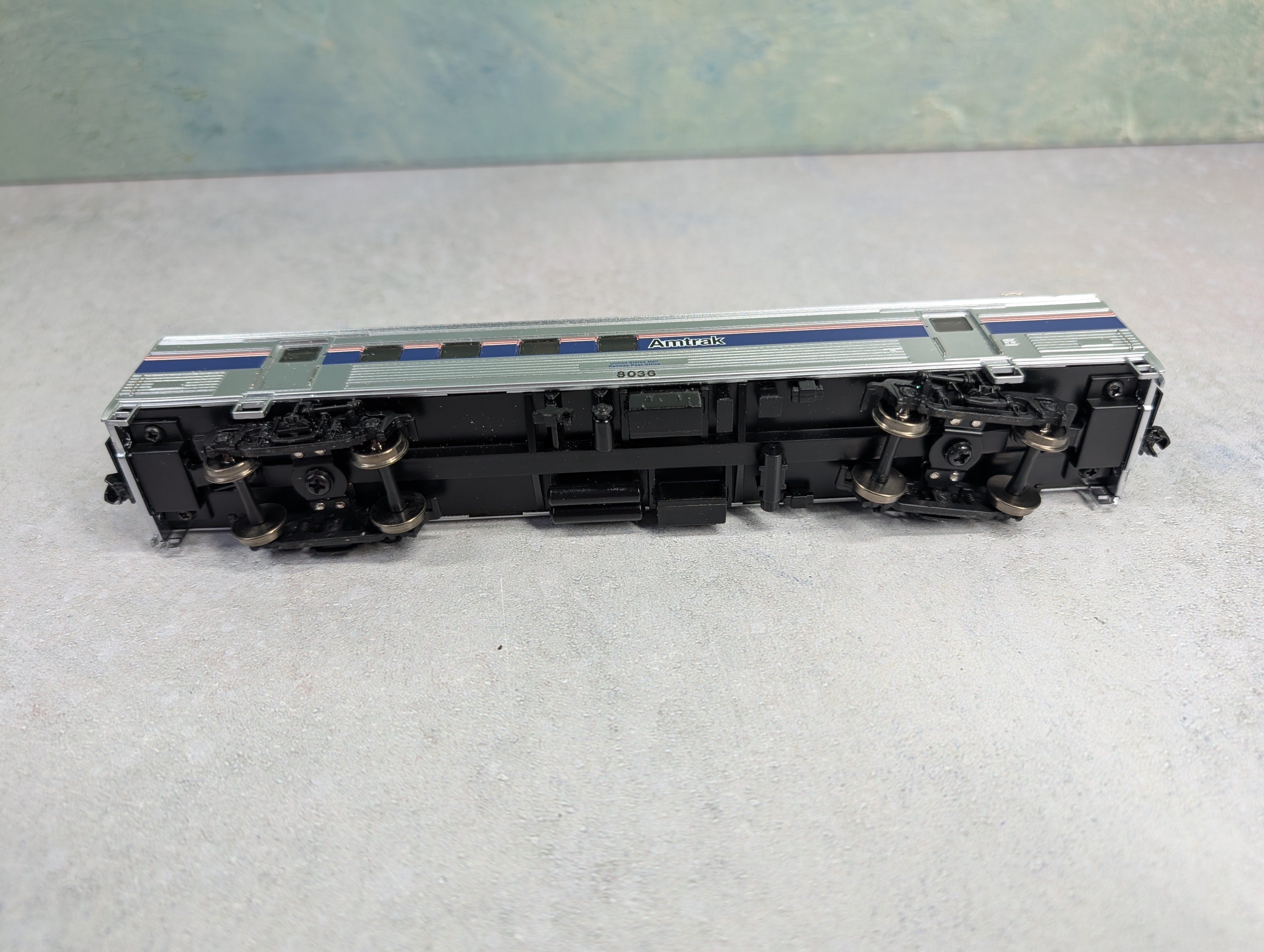 USED WalthersProto 920-13061 HO Scale 63' Budd Railway Post Office Amtrak #8036 Phase IV