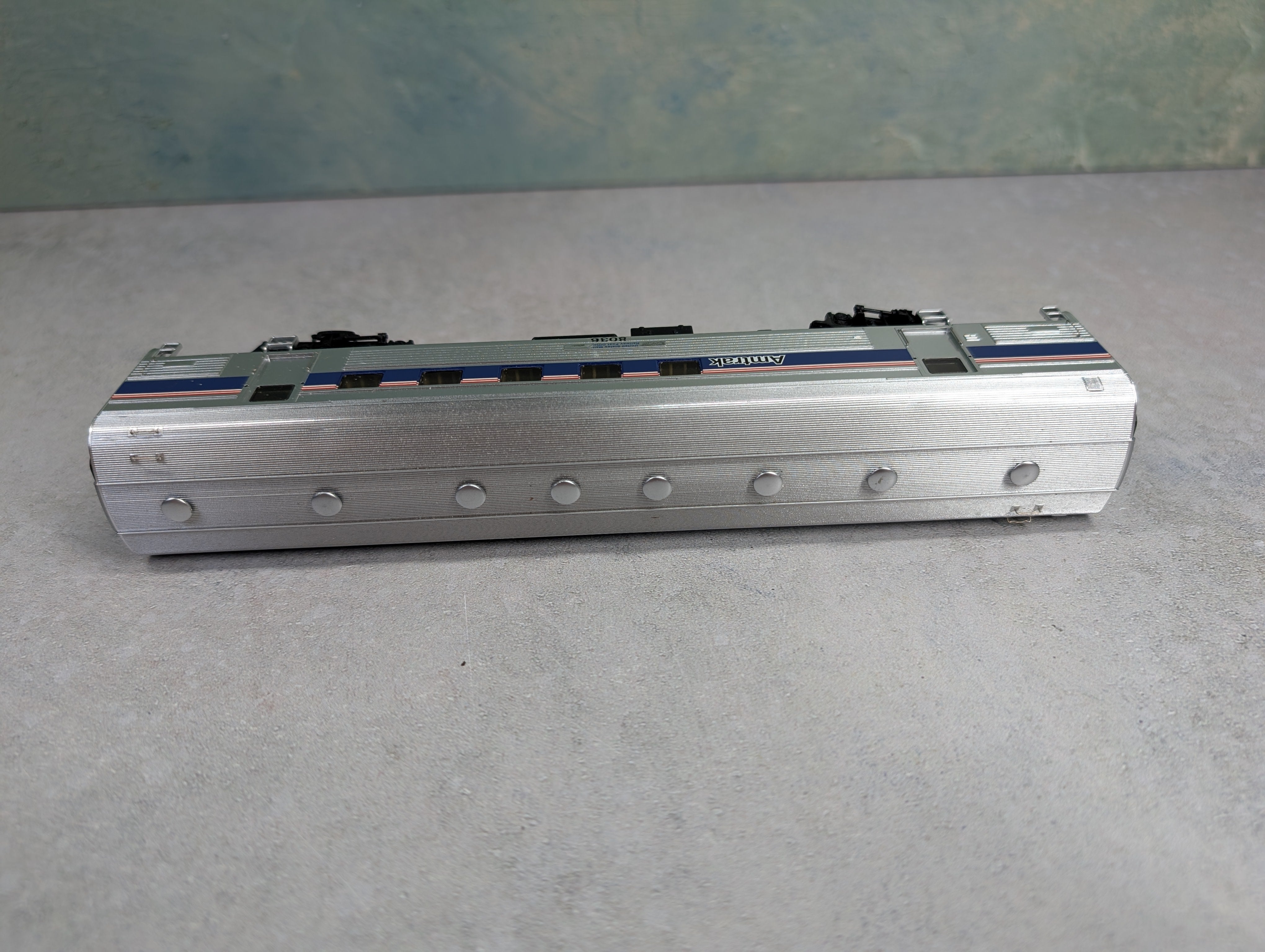 USED WalthersProto 920-13061 HO Scale 63' Budd Railway Post Office Amtrak #8036 Phase IV