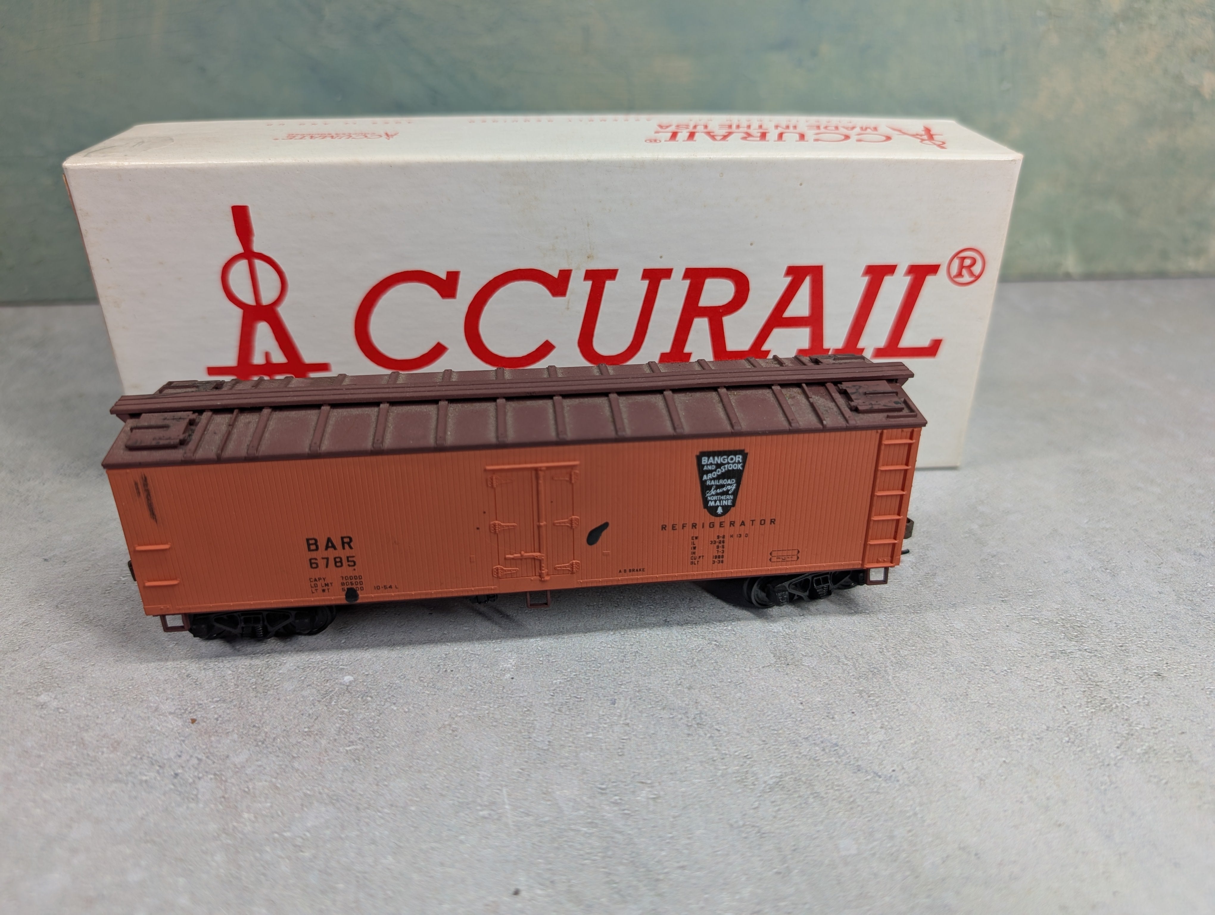 USED Accurail 1070163 HO Scale 40' Wood Reefer Box Car Bangor & Aroostook BAR #6785