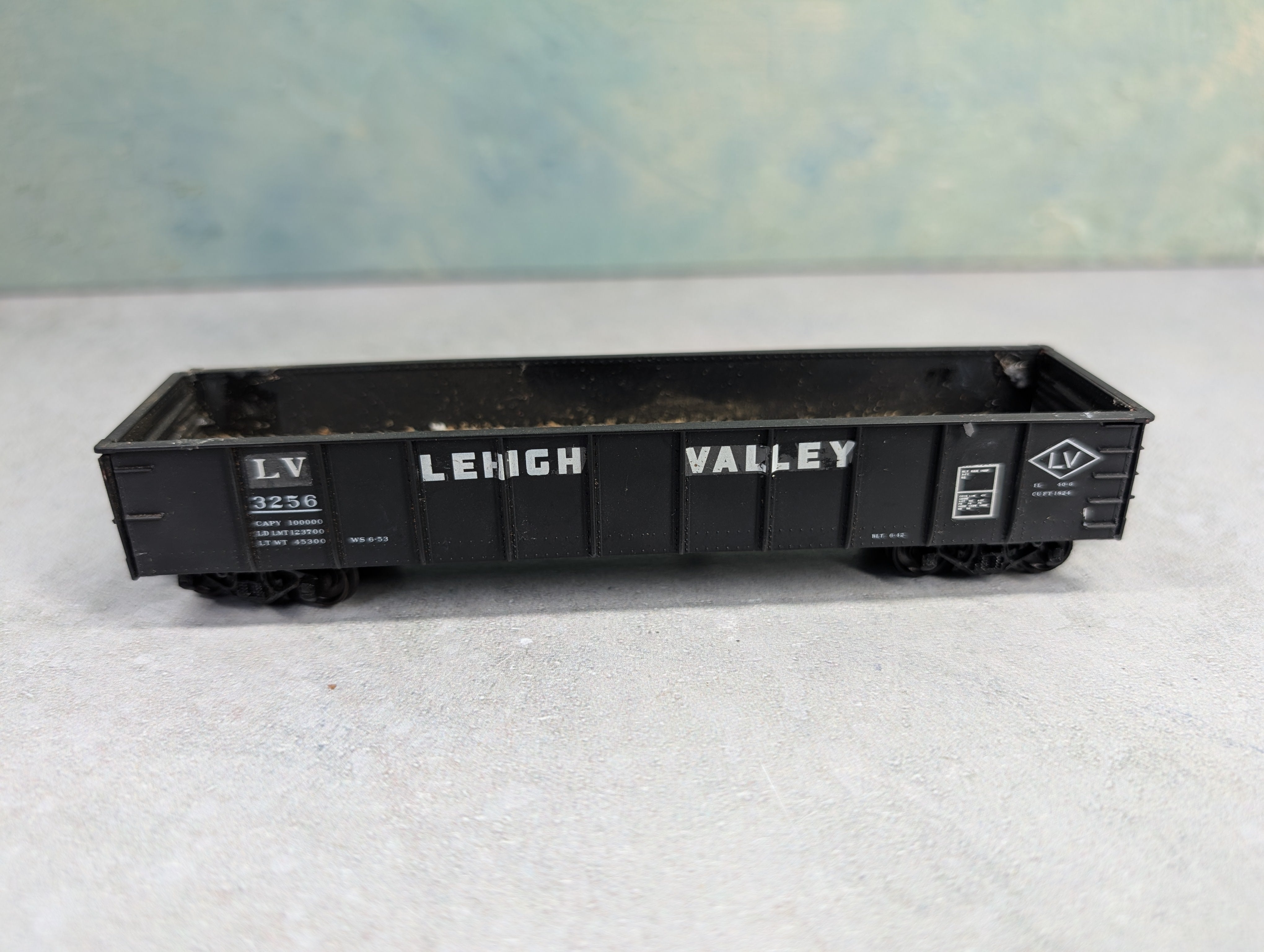 USED Accurail HO Scale AAR 41' Steel Gondola Lehigh Valley LV #3256 Custom Decals