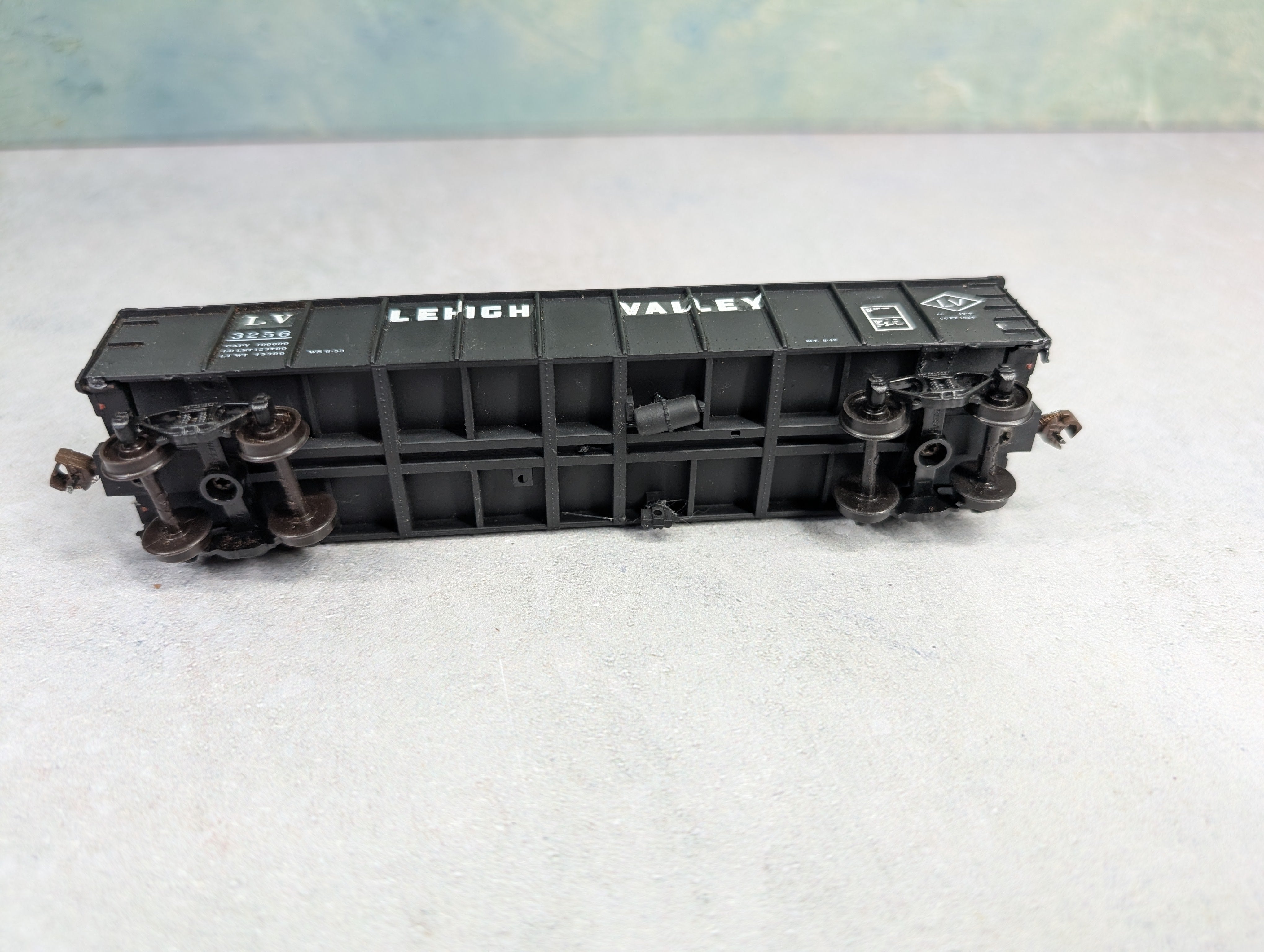 USED Accurail HO Scale AAR 41' Steel Gondola Lehigh Valley LV #3256 Custom Decals