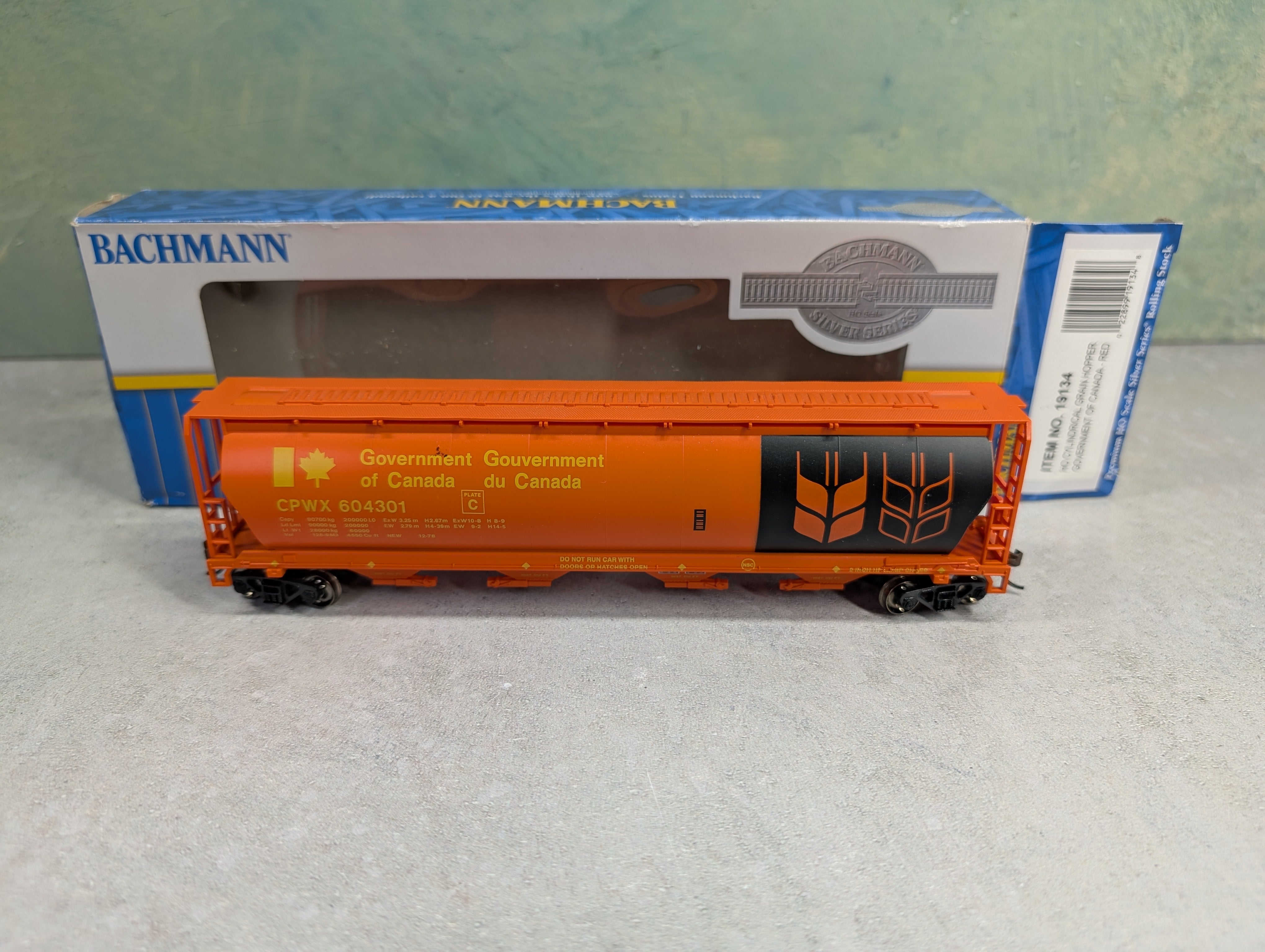 USED Bachmann 19134 HO Scale Cylindrical Grain Hopper Government of Canada CPWX #604301