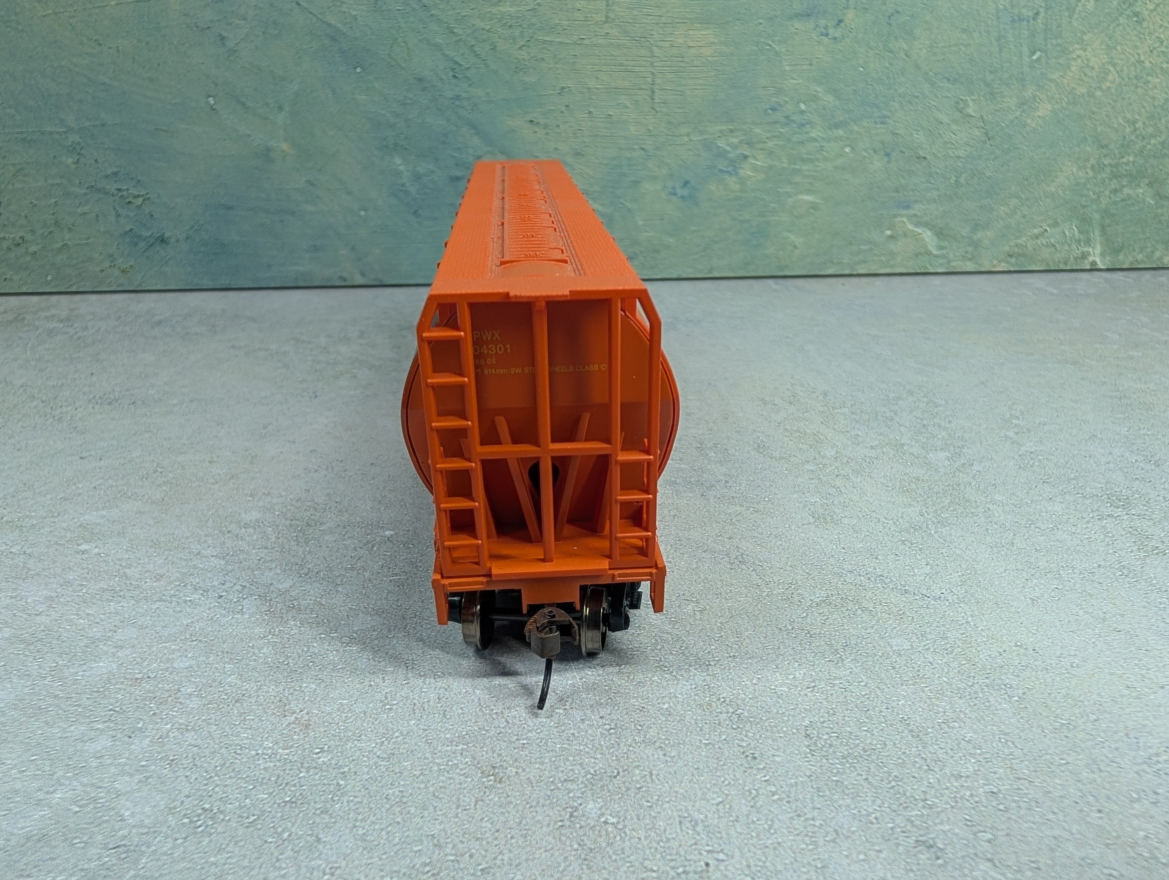 USED Bachmann 19134 HO Scale Cylindrical Grain Hopper Government of Canada CPWX #604301