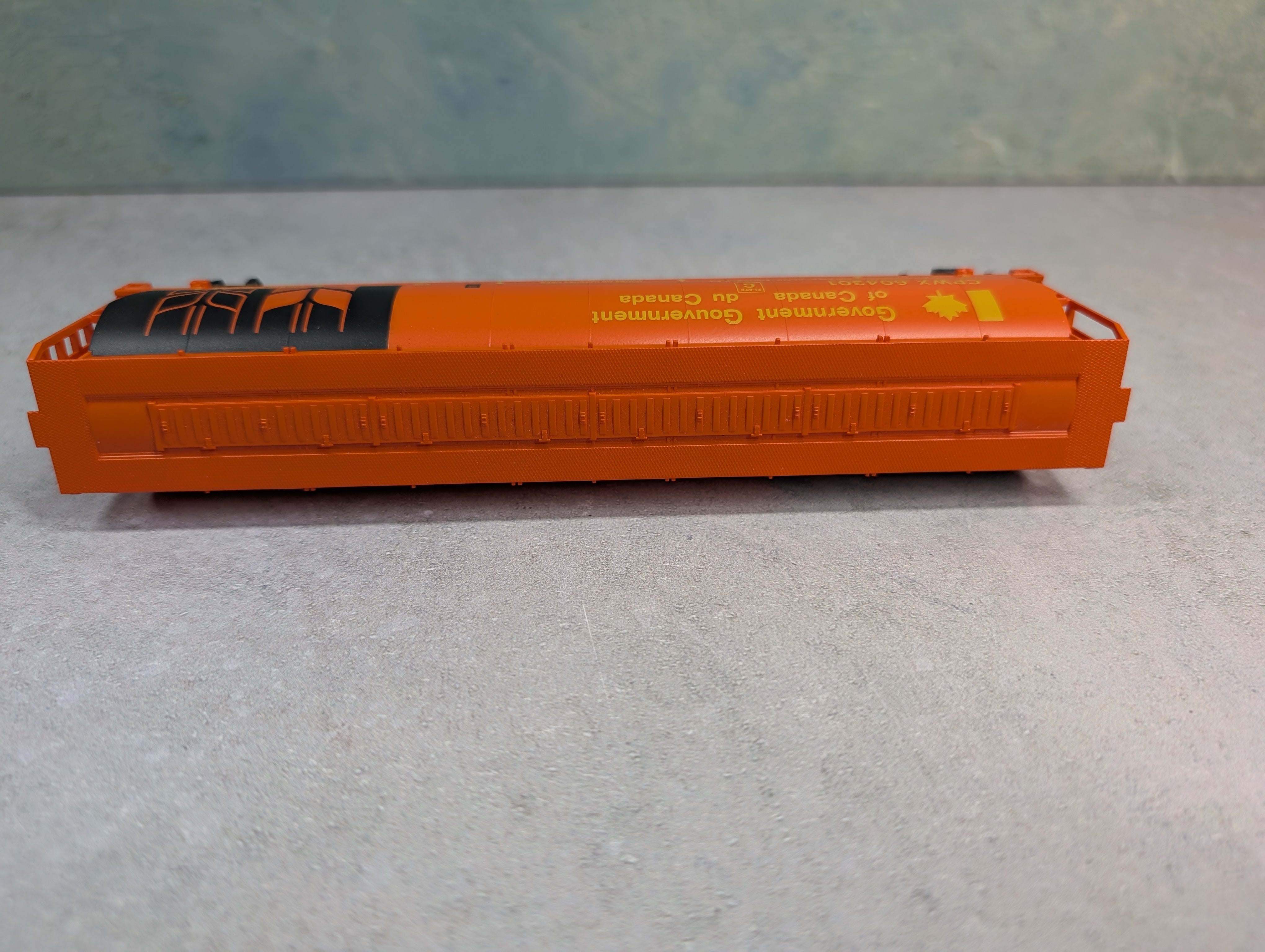 USED Bachmann 19134 HO Scale Cylindrical Grain Hopper Government of Canada CPWX #604301