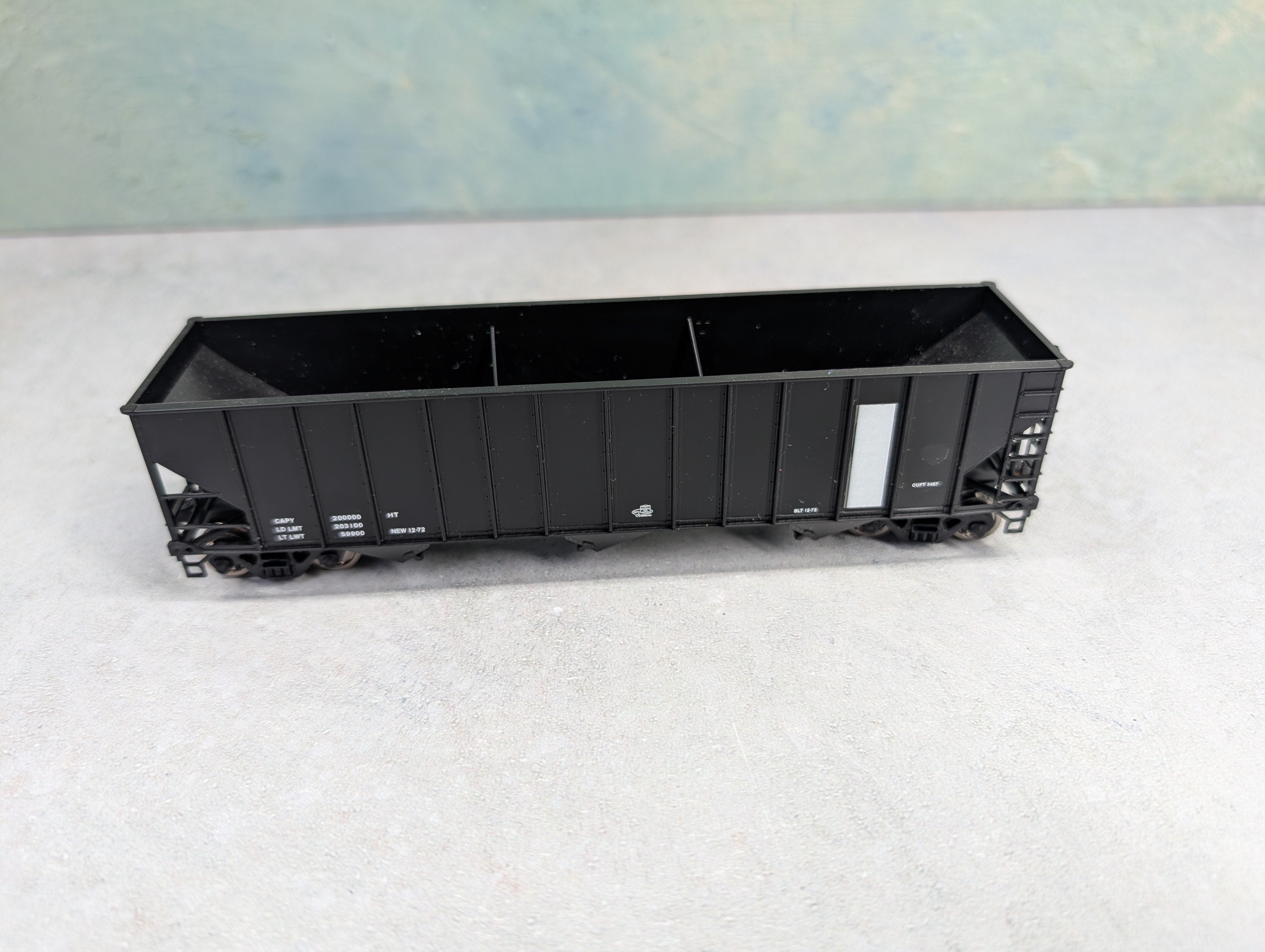 USED Bowser 43199 HO Scale 100 Ton 4 Bay Hopper - Black with Dim Data