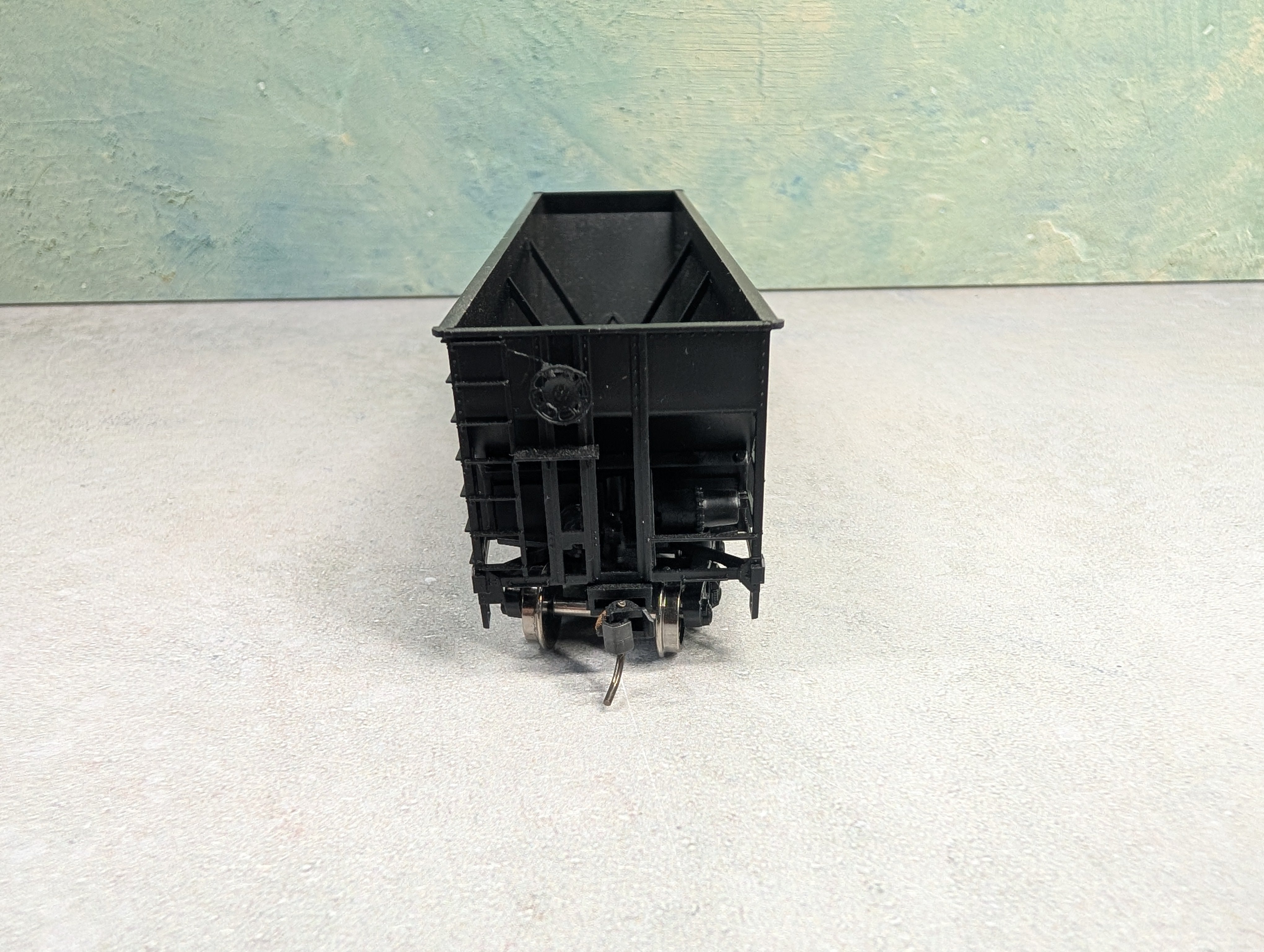 USED Bowser 43199 HO Scale 100 Ton 4 Bay Hopper - Black with Dim Data