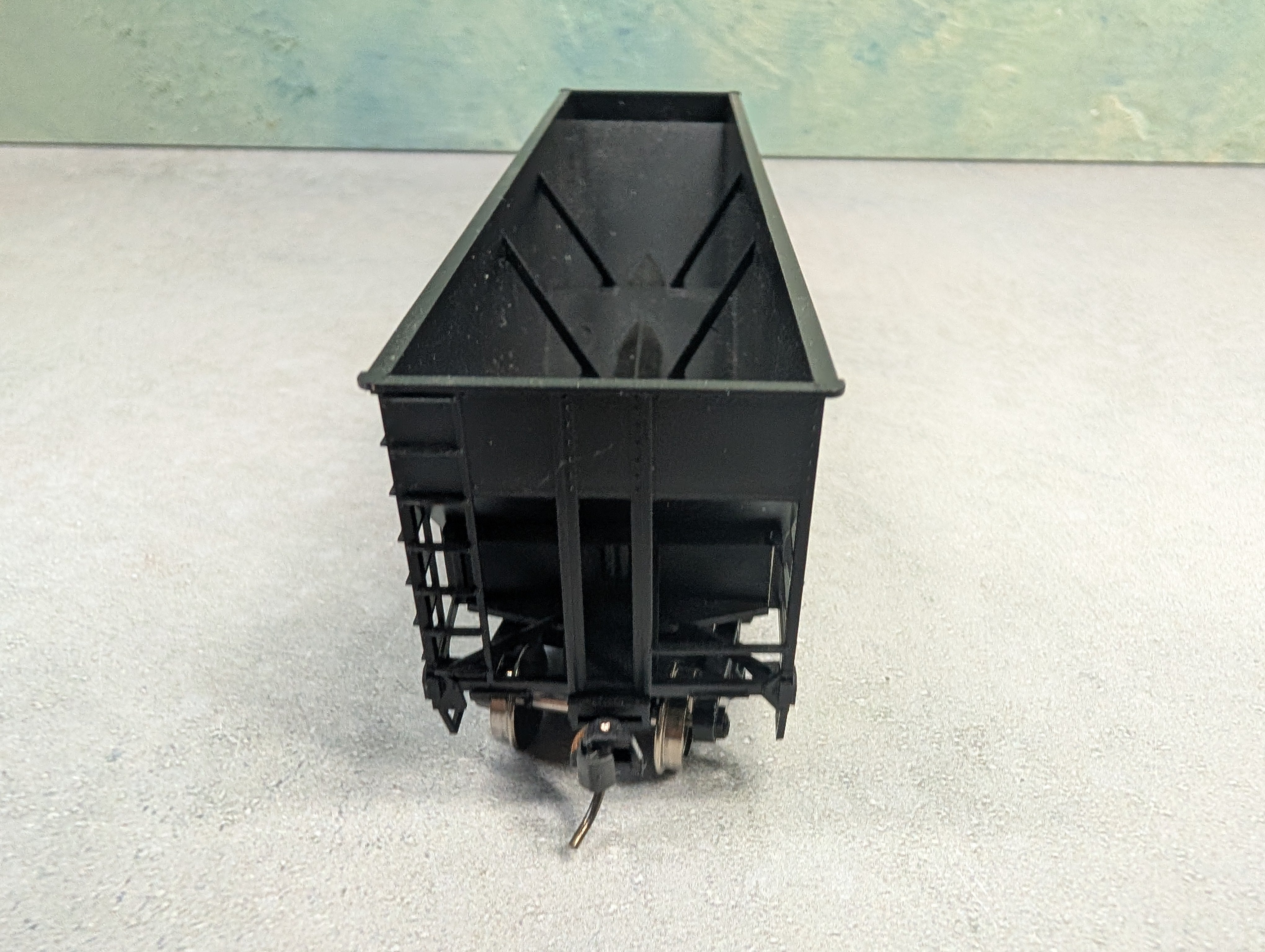 USED Bowser 43199 HO Scale 100 Ton 4 Bay Hopper - Black with Dim Data