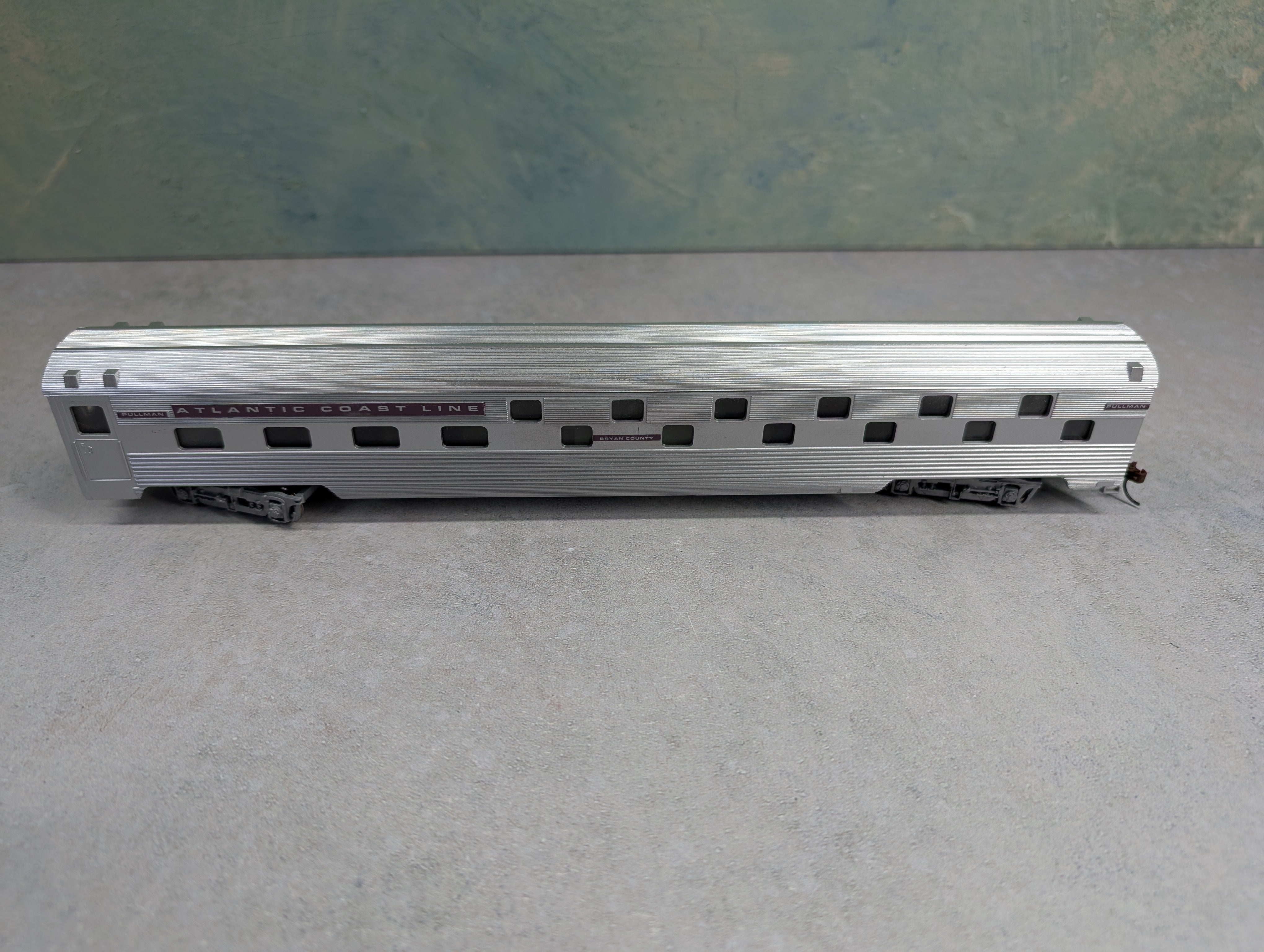 USED Con-Cor #1-075101 HO Scale 85' Slumber Coach - Corrug Sides Atlantic Coast Line Bryan County