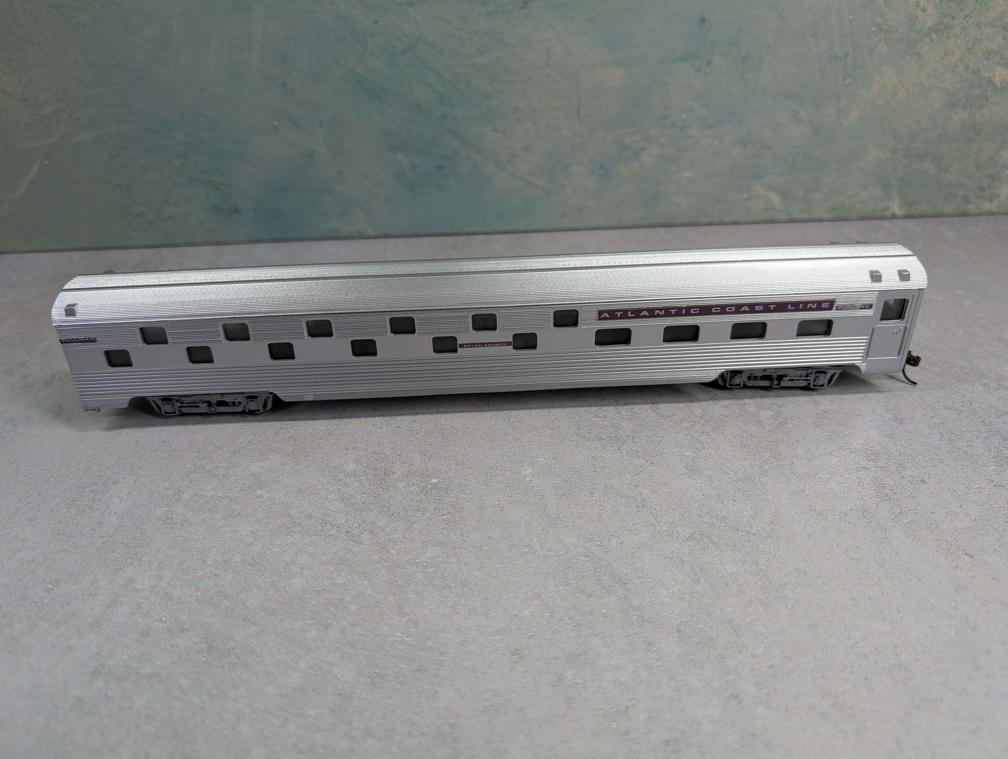 USED Con-Cor #1-075101 HO Scale 85' Slumber Coach - Corrug Sides Atlantic Coast Line Bryan County